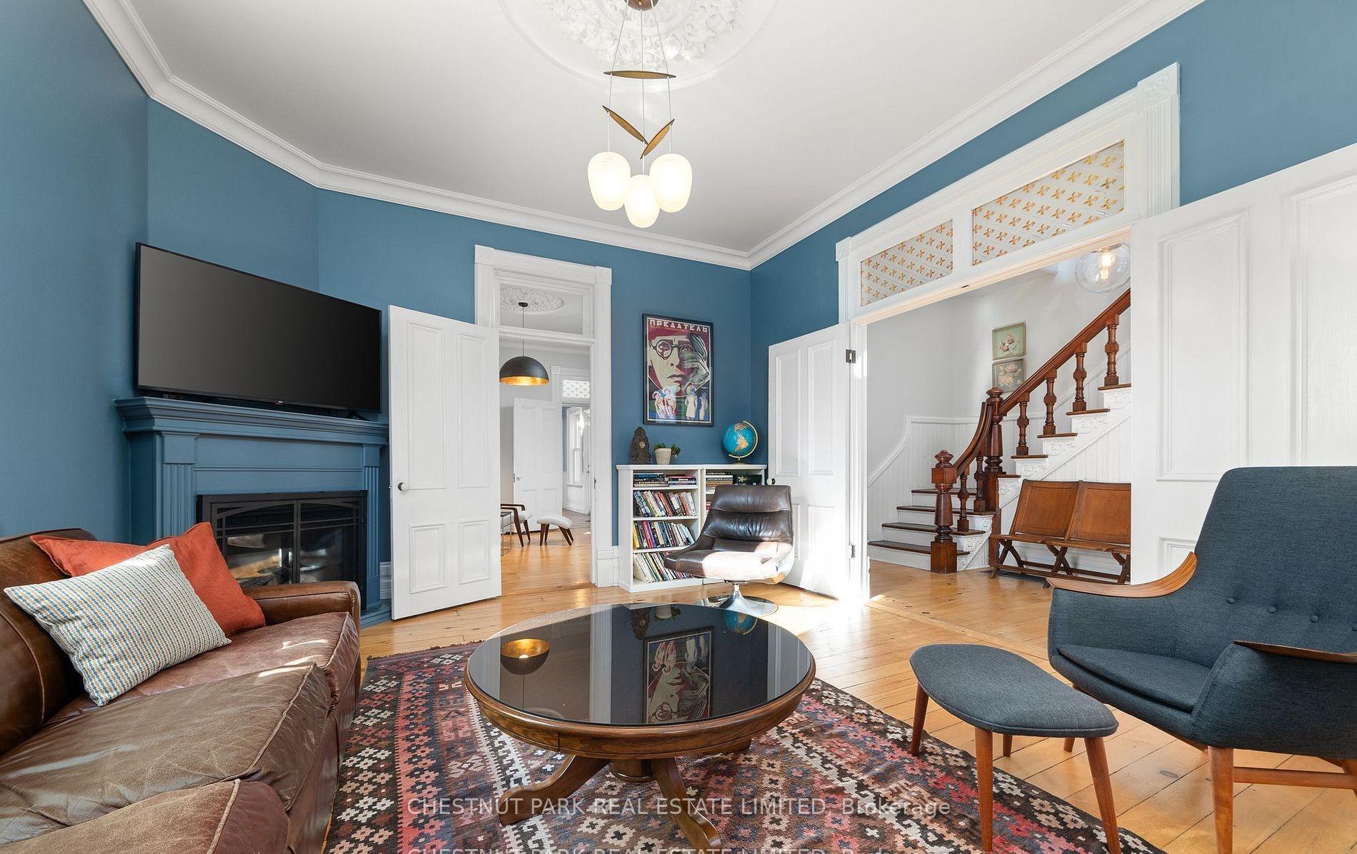 5 Bedroom Single Family Home/House's Image 11
