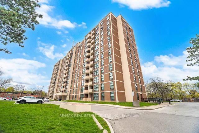 1009 - 345 Driftwood Avenue Toronto Ontario Canada Sale residential Naveen Dua RE/MAX Real Estate Centre Inc., Brokerage *