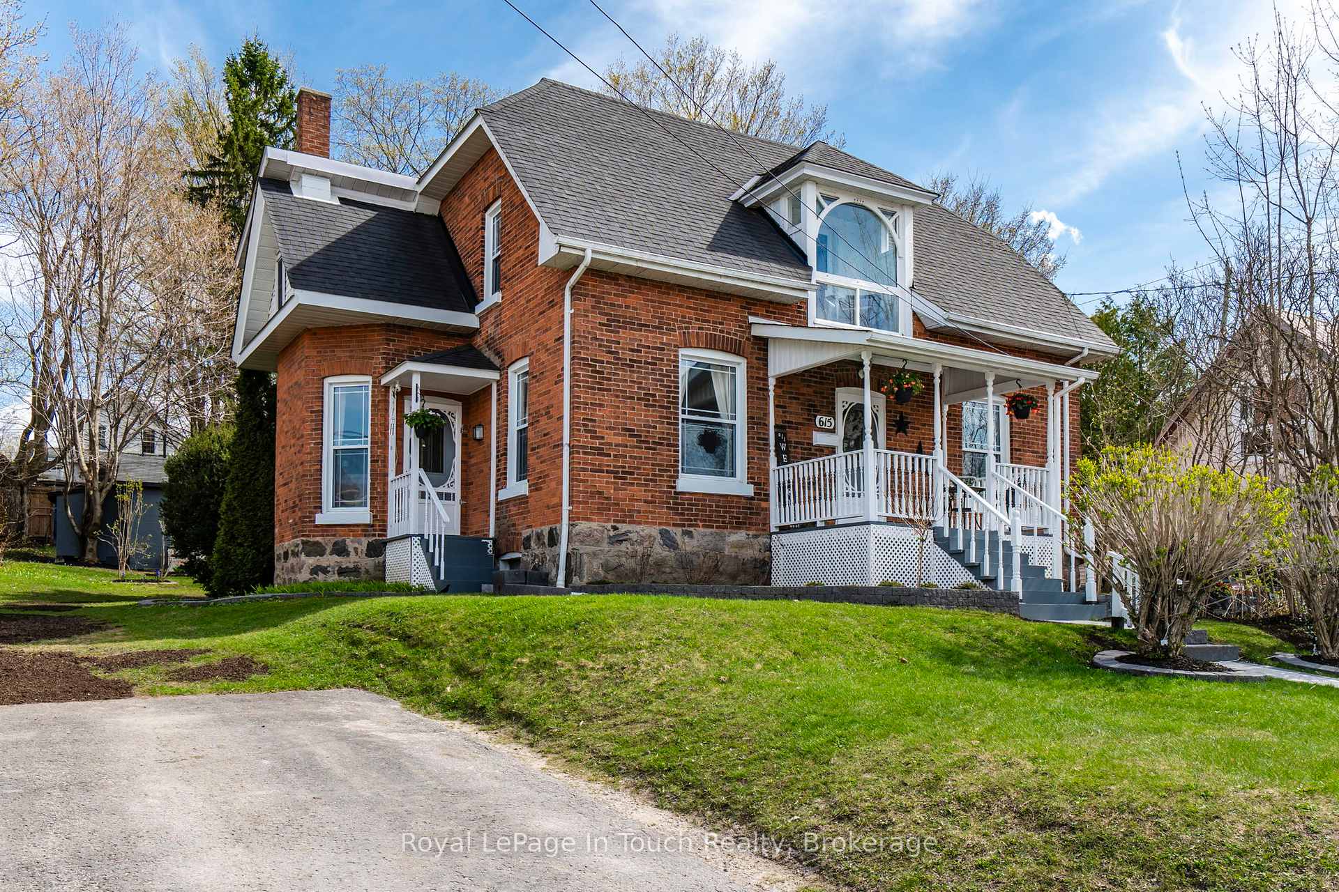 615 Bay Street Midland Ontario Canada Sale residential Melanie Martyn Right at Home Realty, Brokerage*