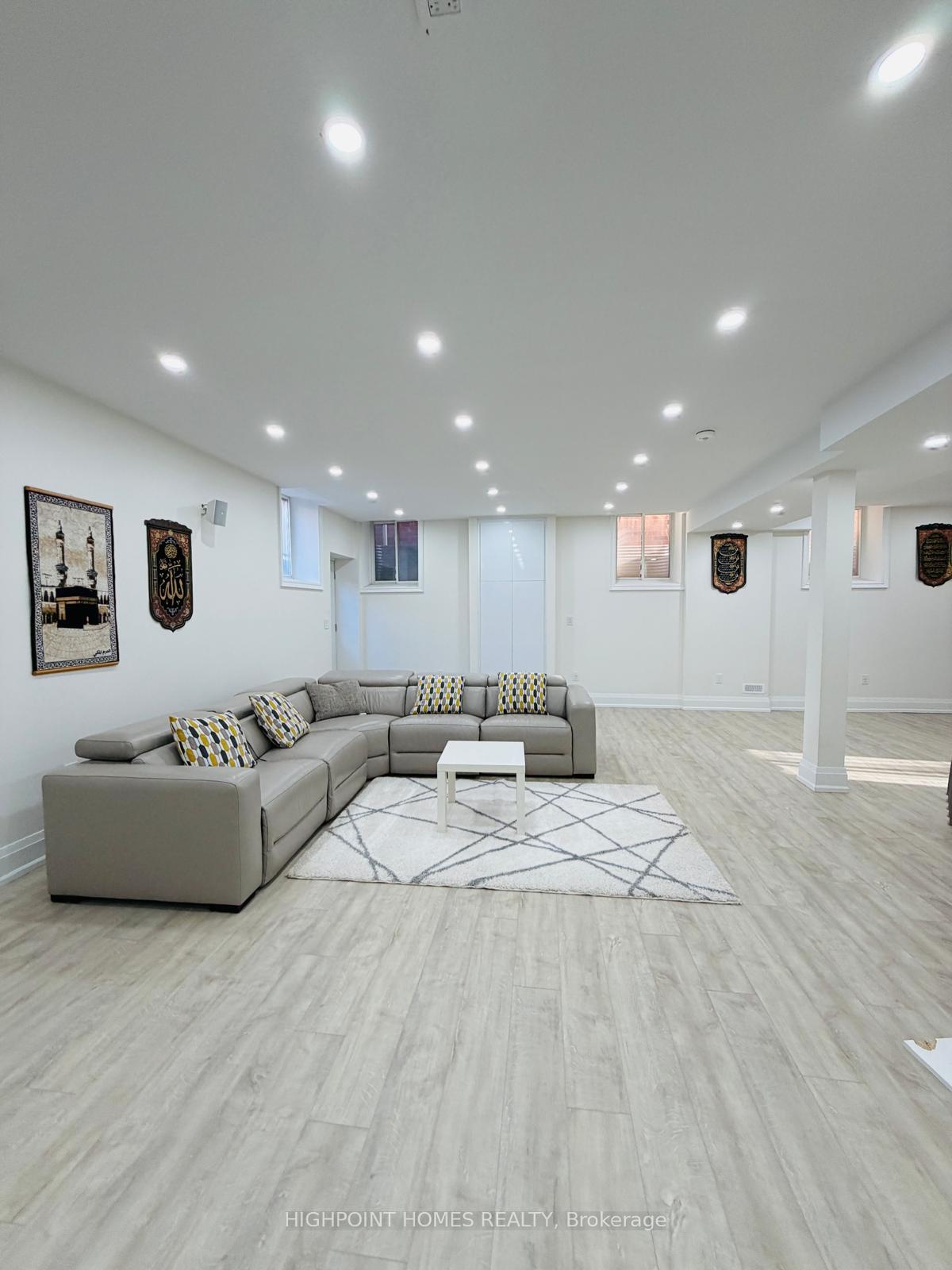 24 Charing Cross Gate Oakville Ontario Canada Rent residential   Highpoint Homes Realty Brokerage