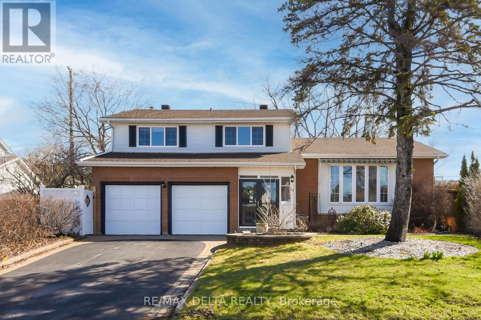 13 Parklane Court Ottawa Ontario Canada Sale residential Angelika Rosato Right at Home Realty, Brokerage*