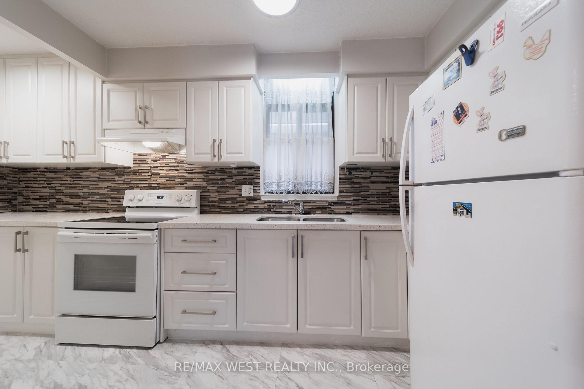 1-202 - 50 Old Kingston Road Toronto Ontario Canada Sale residential Kamyar Ghatan HomeLife/Cimerman Real Estate Ltd., Brokerage*