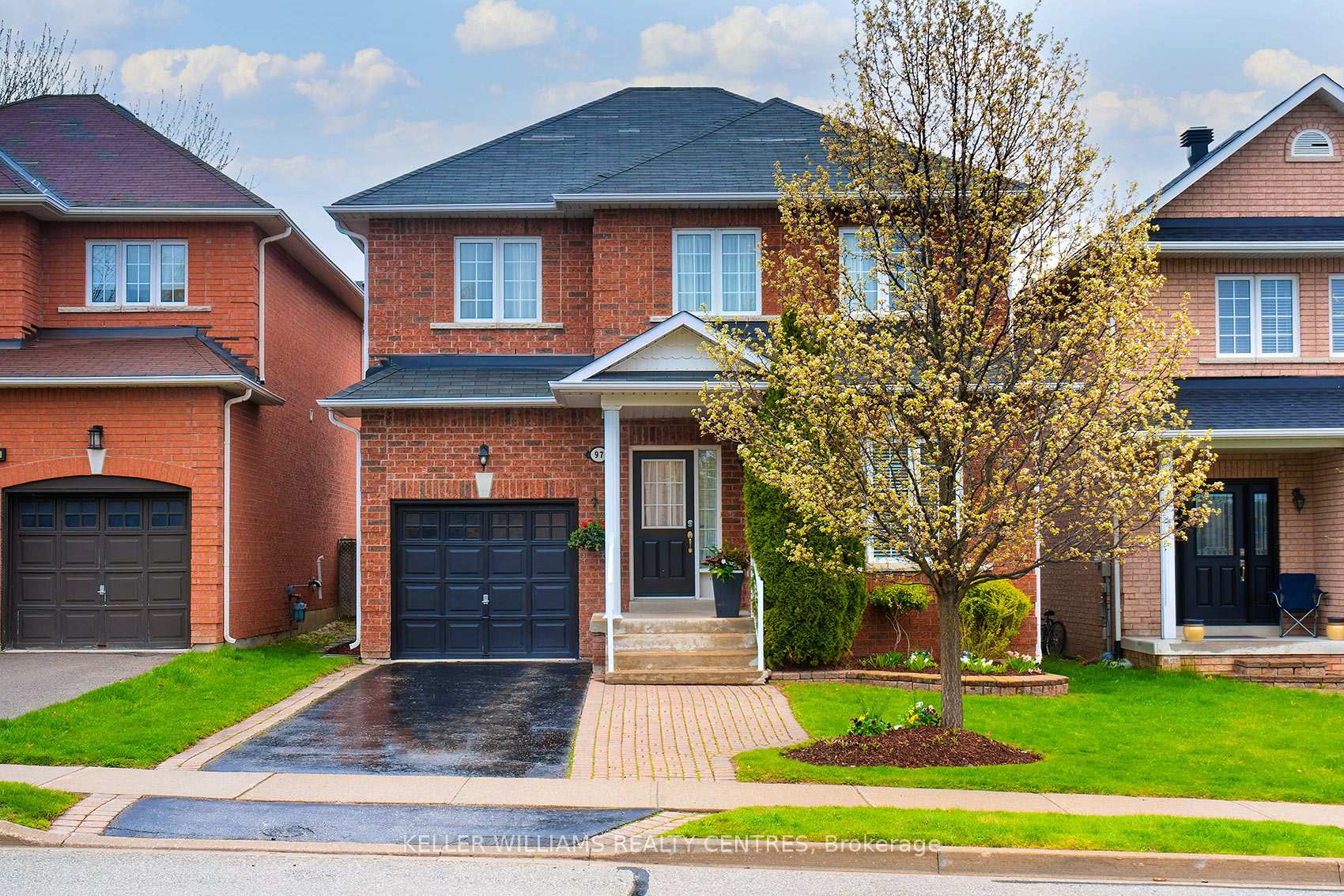 97 Woodbury Crescent Newmarket Ontario Canada Sale residential Example Agent InCom Demo Office