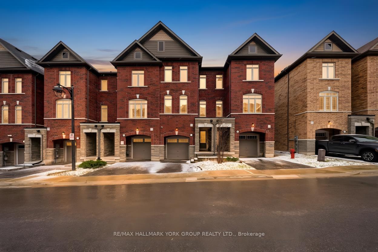 104 Gordon Circle Newmarket Ontario Canada Sale residential Peter LeBlanc Main Street Realty Ltd., Brokerage *