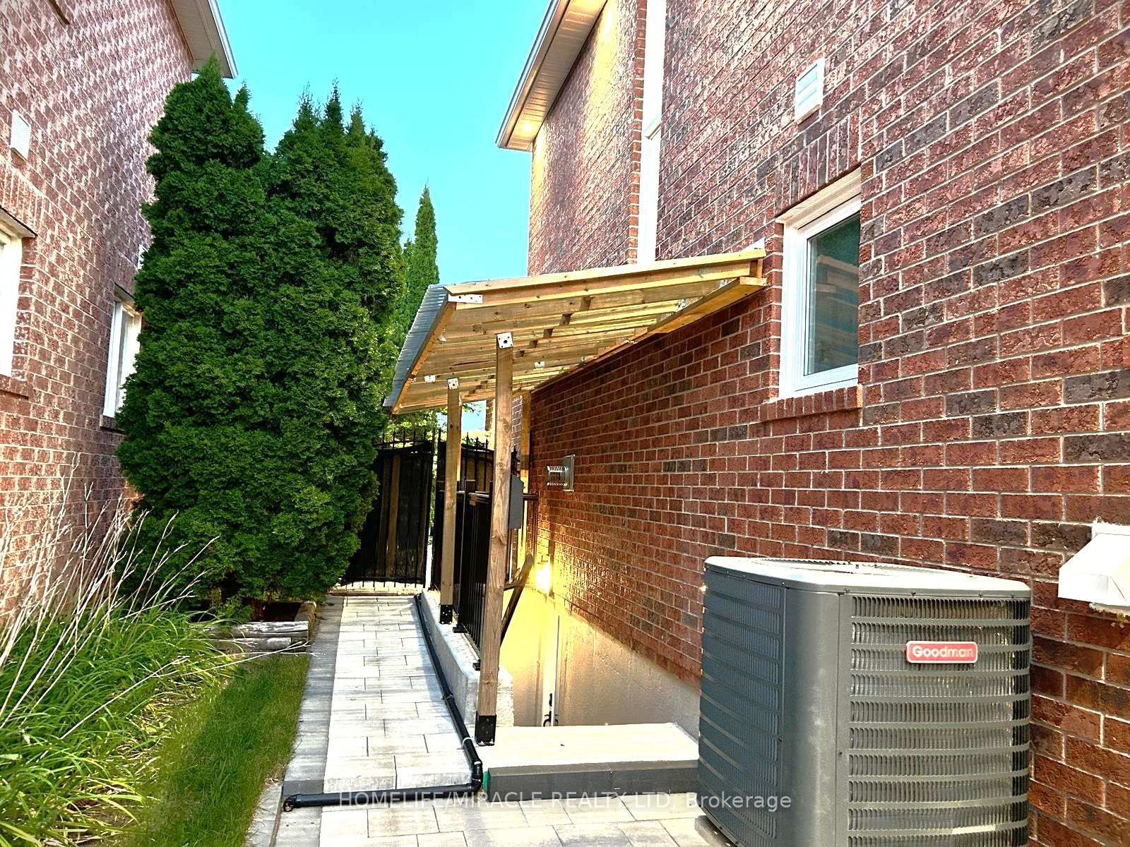 Bsmt - 11 Berkshire Court Whitby Ontario Canada Rent residential Eldho Cherian HomeLife/Miracle Realty Ltd., Brokerage *