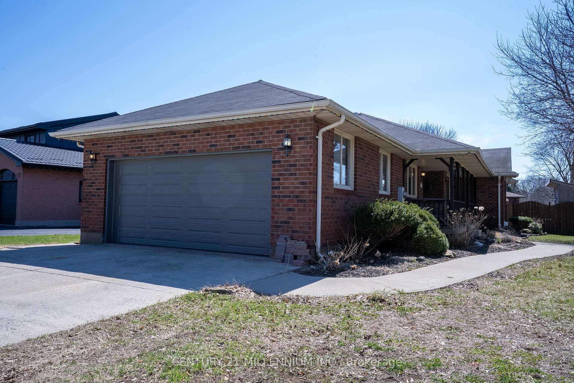 17 Ross Street Norfolk Ontario Canada Sold residential Calvin Douglas CENTURY 21 MILLENNIUM INC.