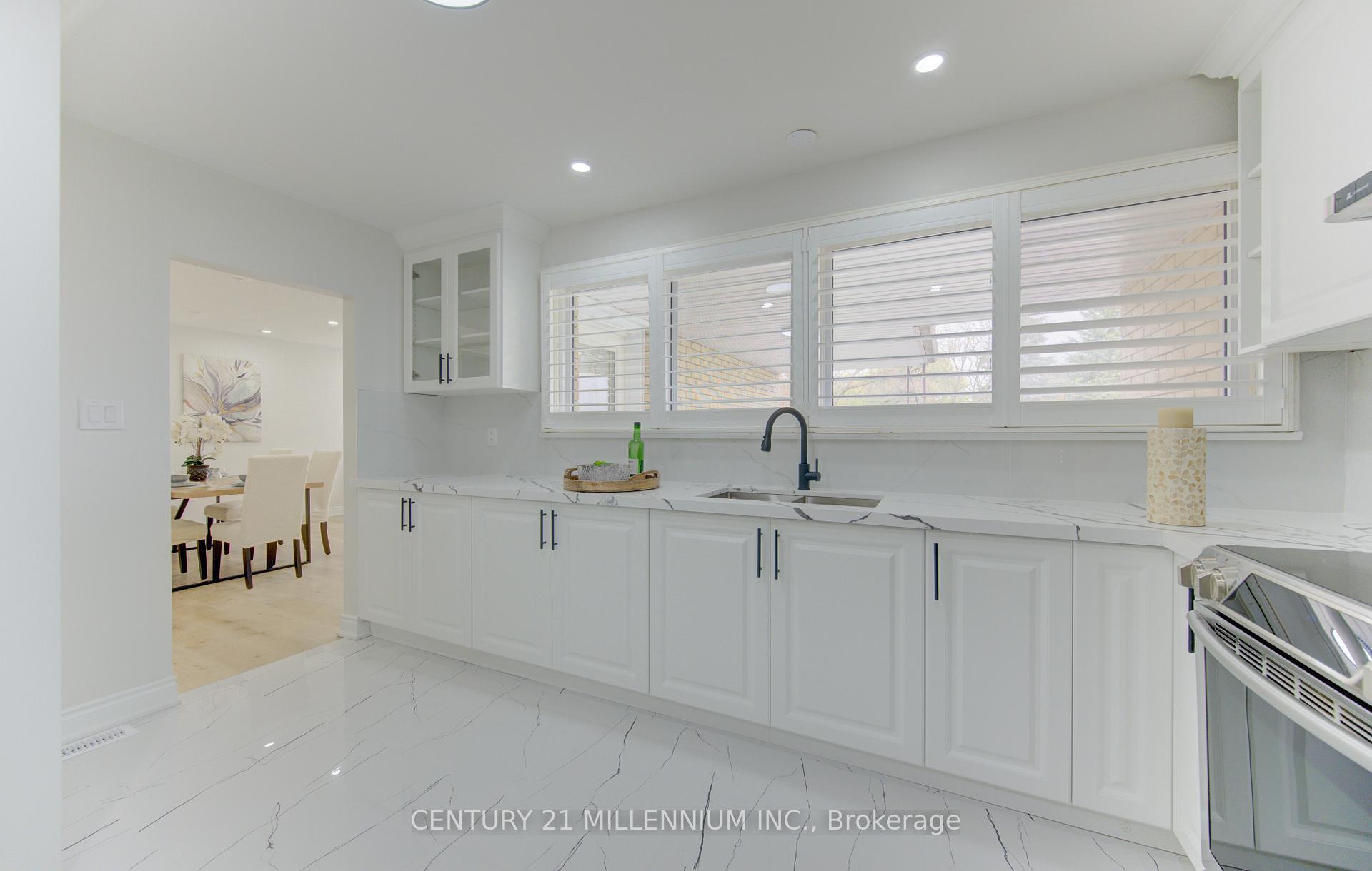 153 Woodhaven Road Kitchener Ontario Canada Sale residential Taeko Yamanouchi CENTURY 21 MILLENNIUM INC.