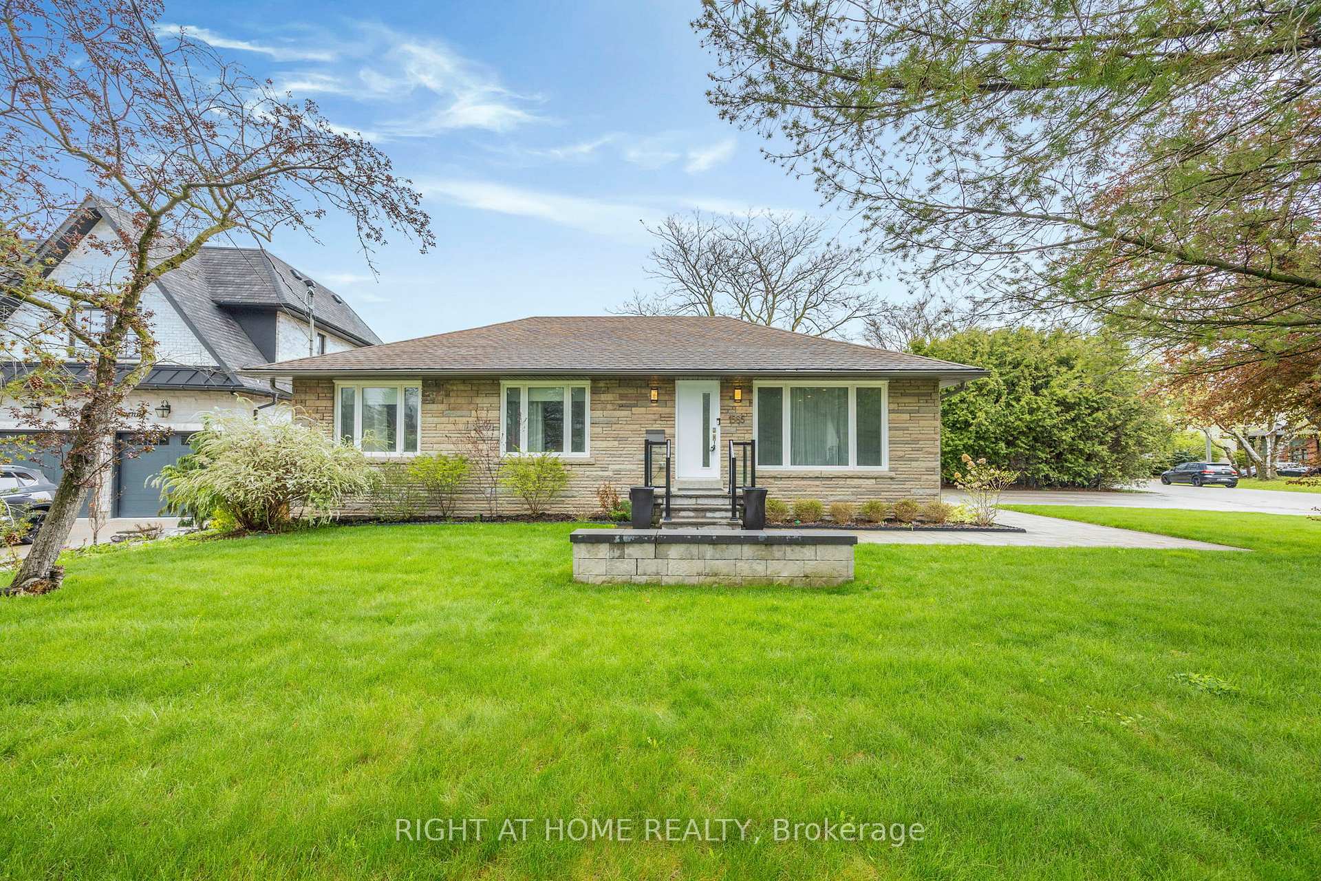 1565 Kipper Avenue Mississauga Ontario Canada Sale residential Max Shokouhi Right at Home Realty, Brokerage*