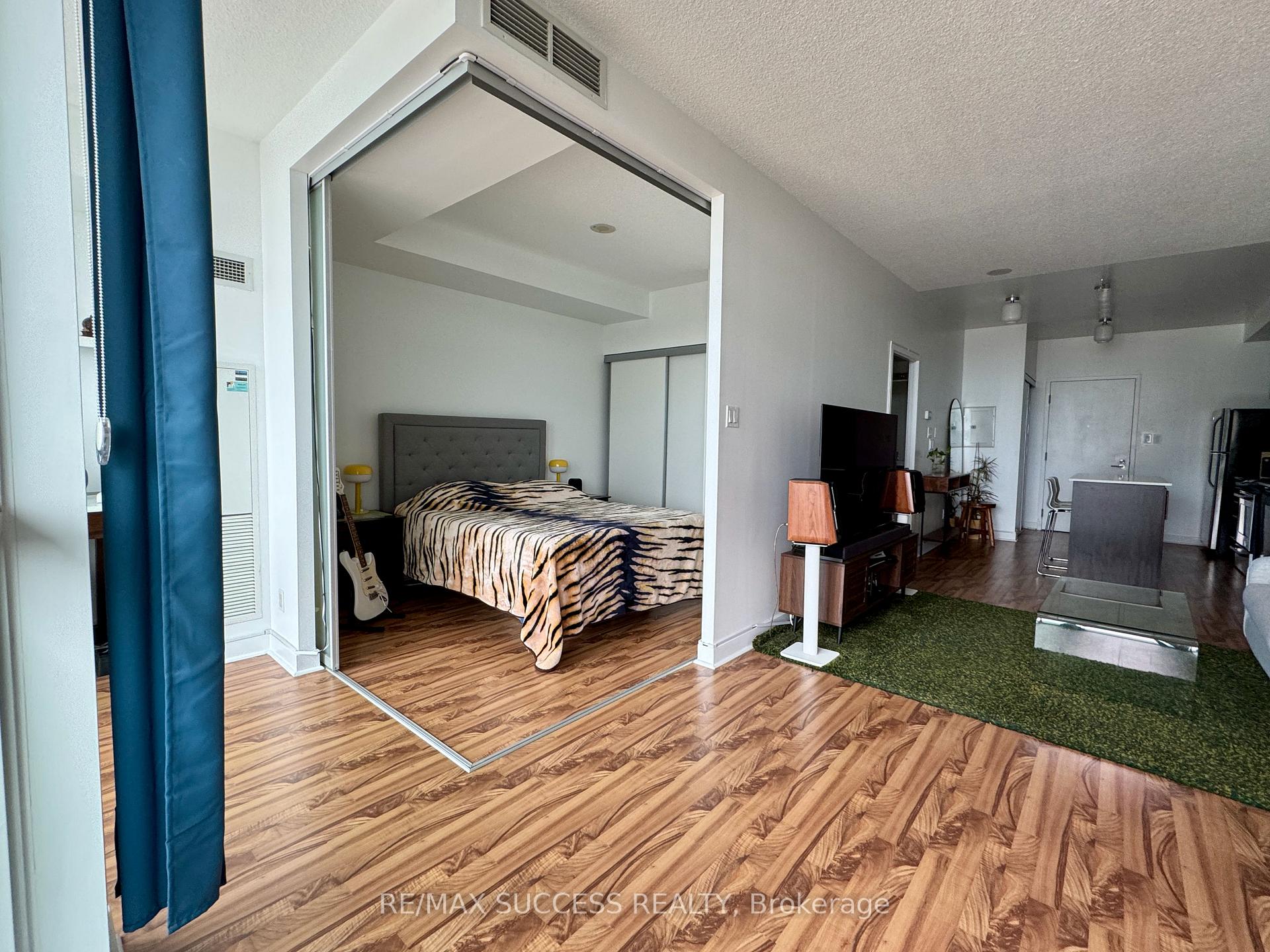 1605 - 1171 Queen Street W Toronto Ontario Canada Rent residential Andrzej Dabrowski RE/MAX Success Realty, Brokerage*
