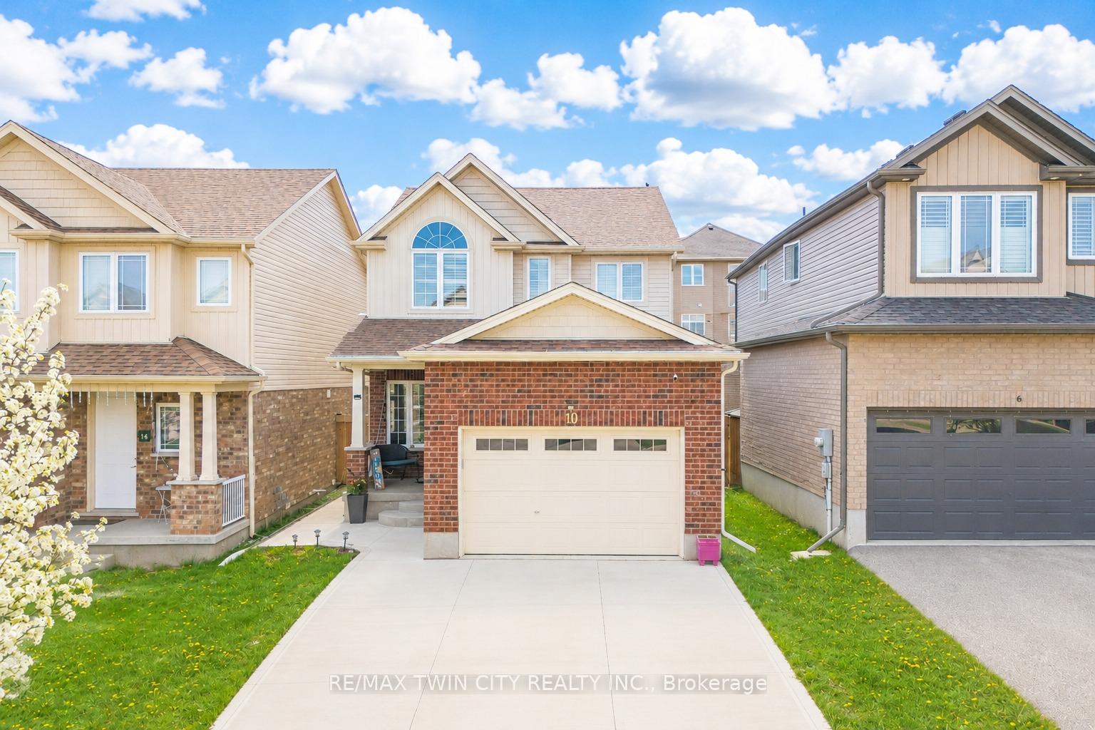 10 Sandybay Avenue Kitchener Ontario Canada Sale residential Frieda Kotsopoulos RE/MAX Twin City Realty Inc., Brokerage *