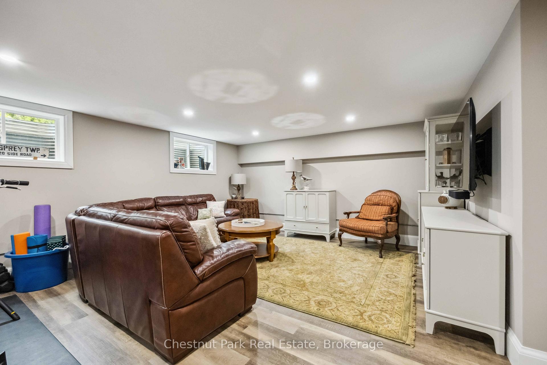 5 Bedroom Single Family Home/House's Image 38