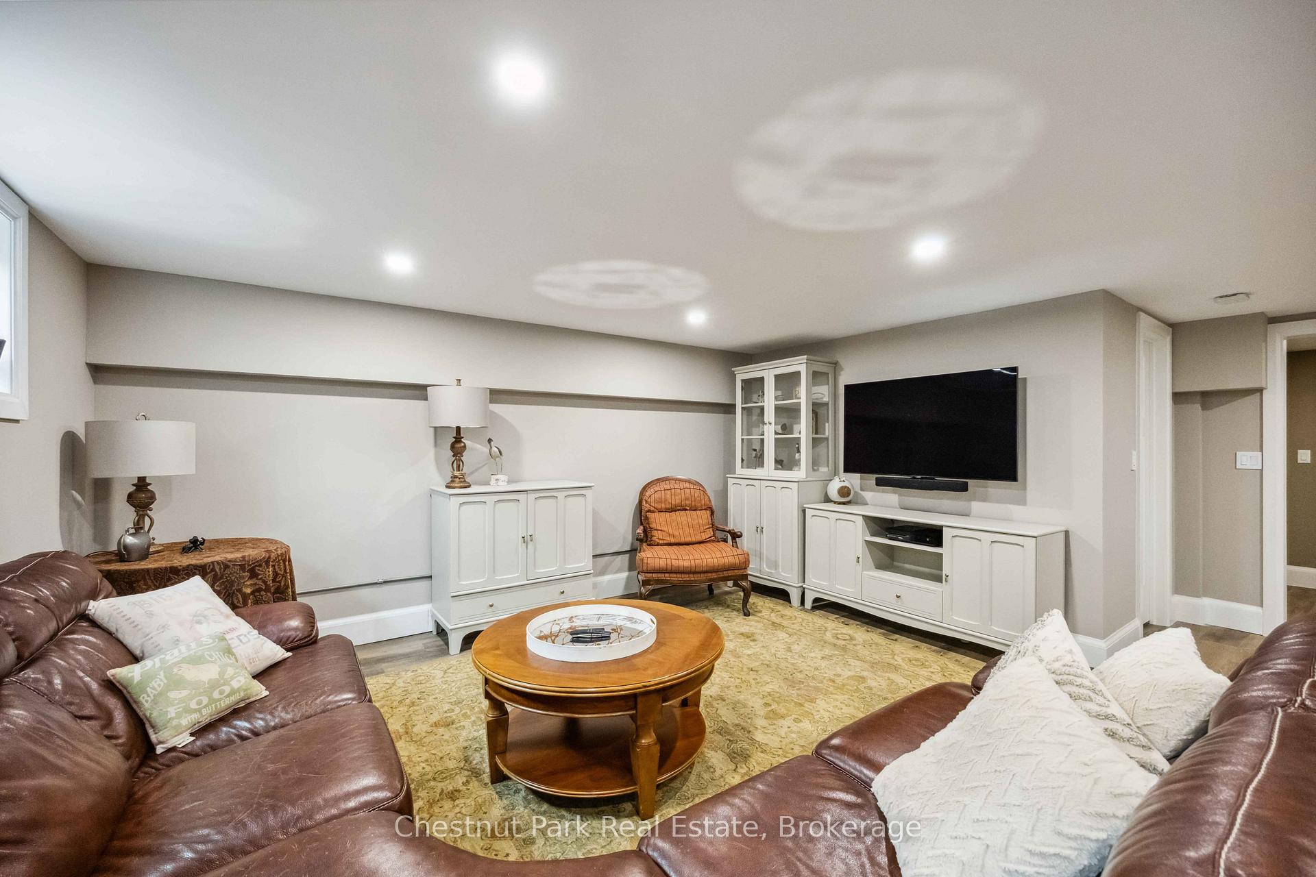 5 Bedroom Single Family Home/House's Image 39