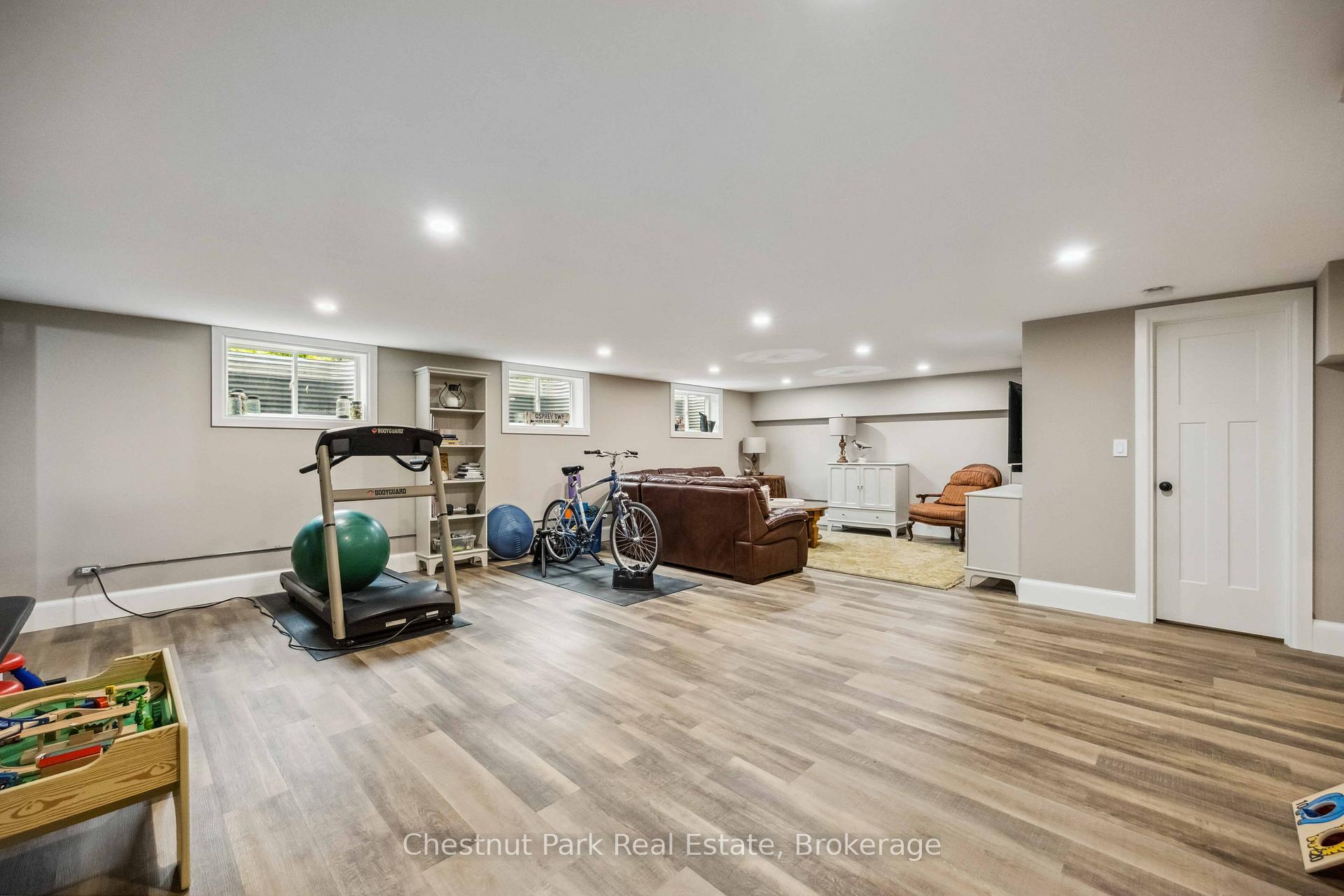 5 Bedroom Single Family Home/House's Image 37