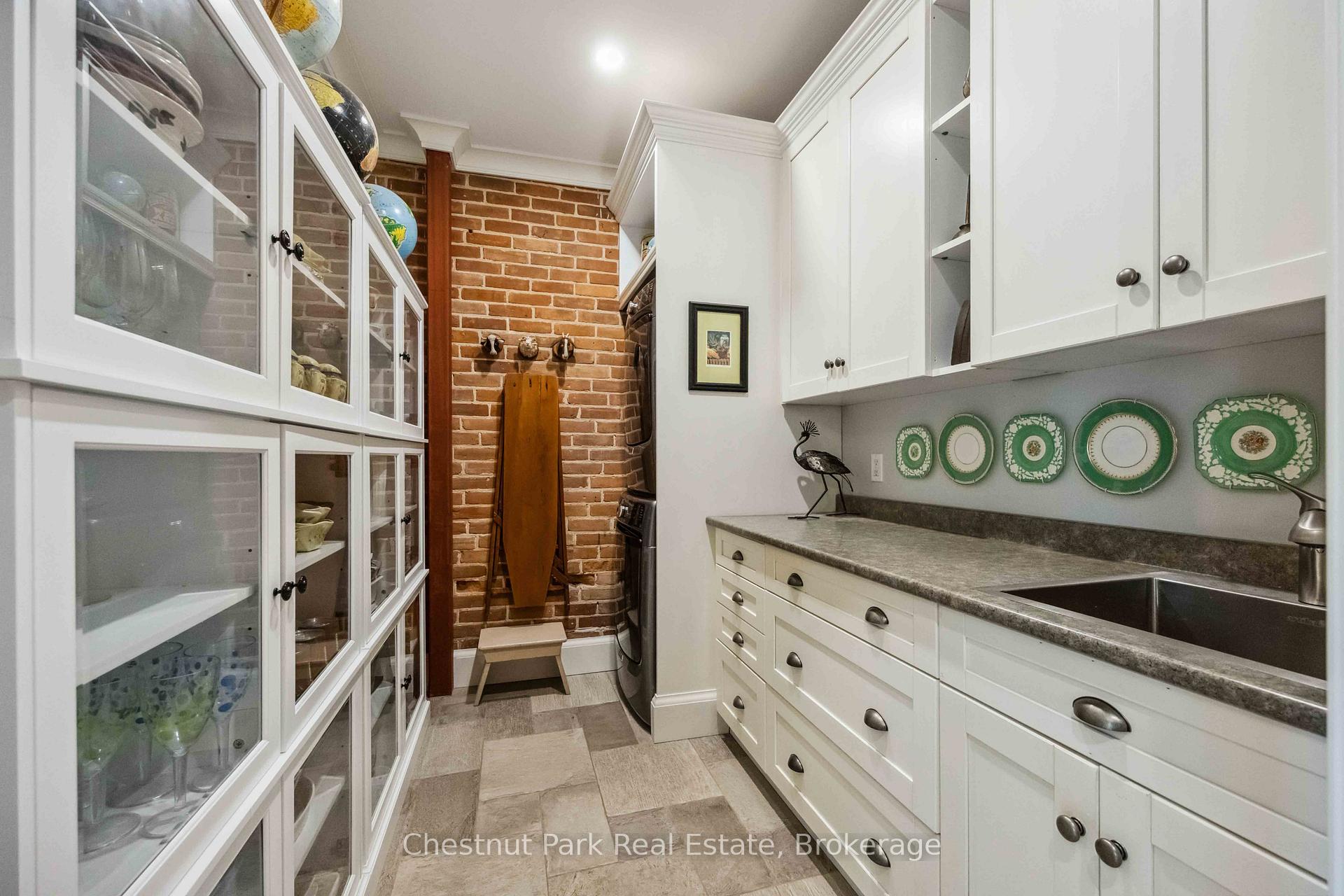 5 Bedroom Single Family Home/House's Image 14