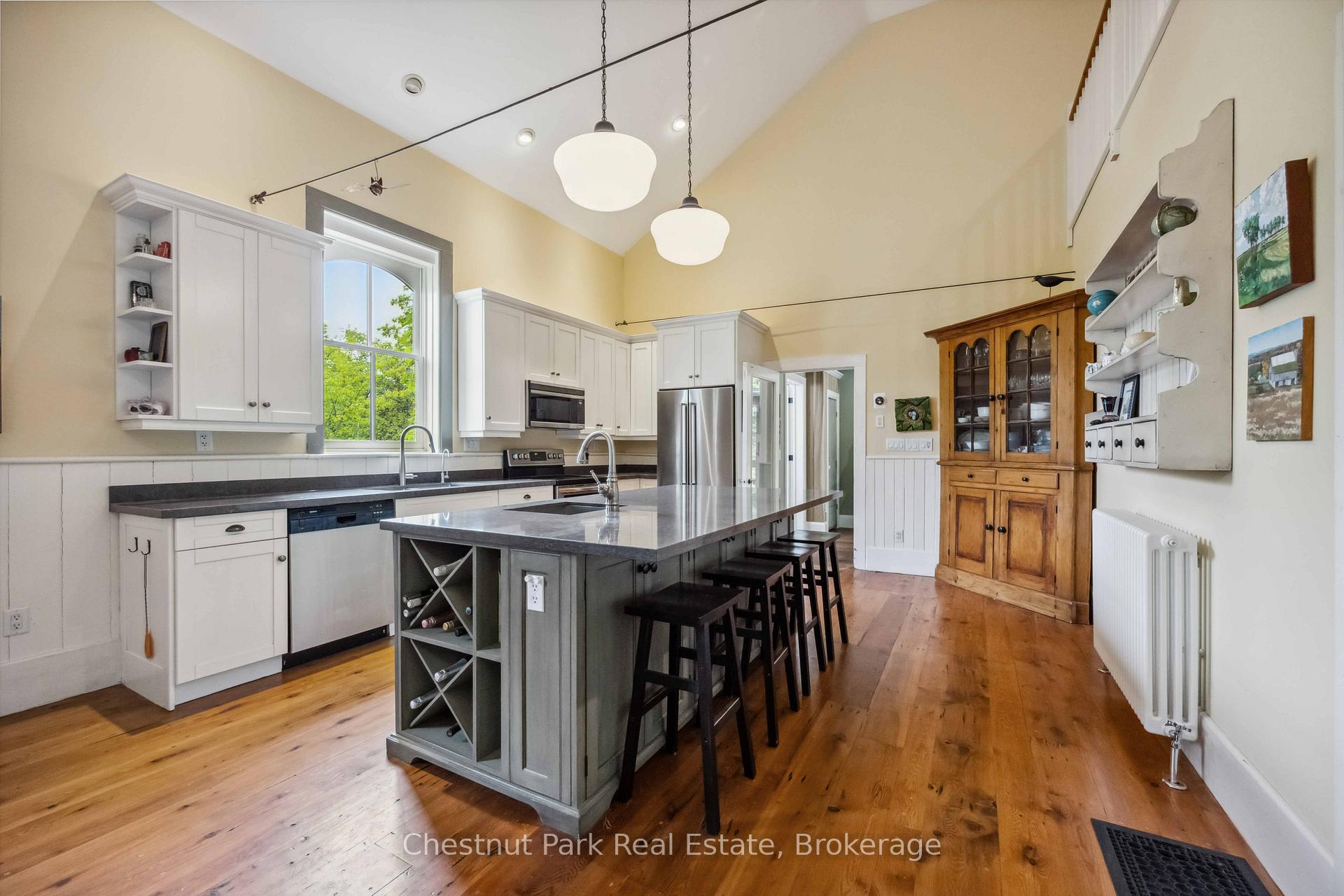 5 Bedroom Single Family Home/House's Image 10