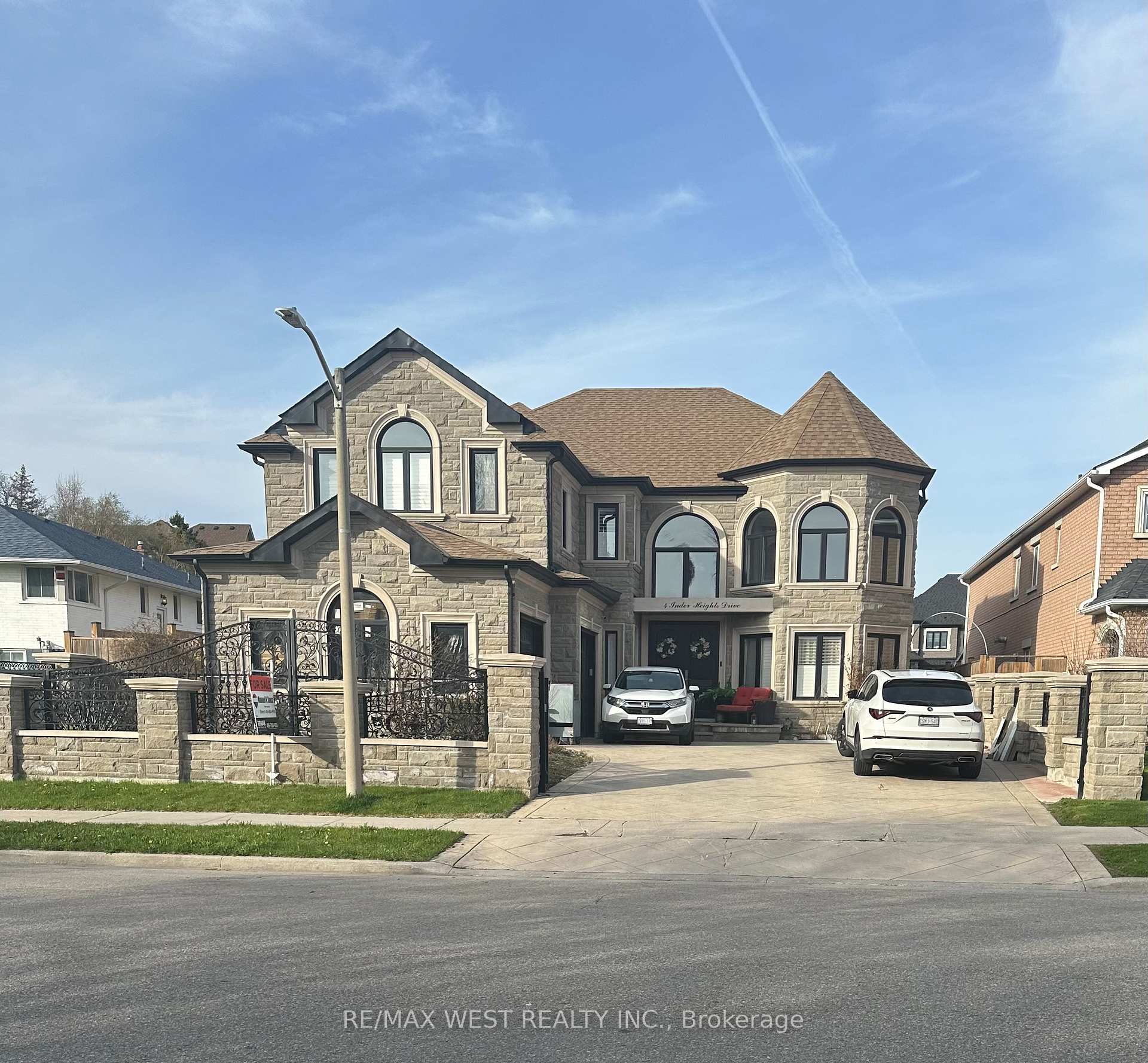 4 Inder heights Drive Brampton Ontario Canada Sale residential Lee Dias RE/MAX West Realty Inc., Brokerage *