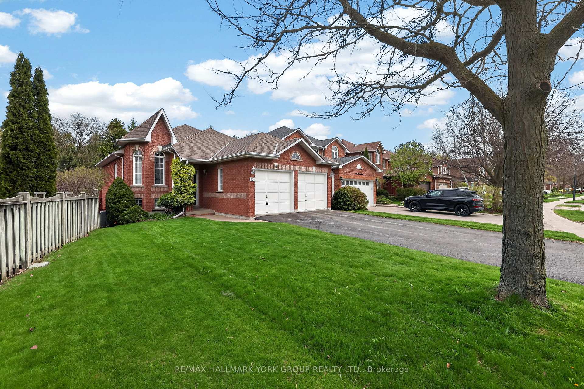 801 Surin Court Newmarket Ontario Canada Sale residential Michael Mealia RE/MAX Hallmark York Group Realty Ltd., Brokerage