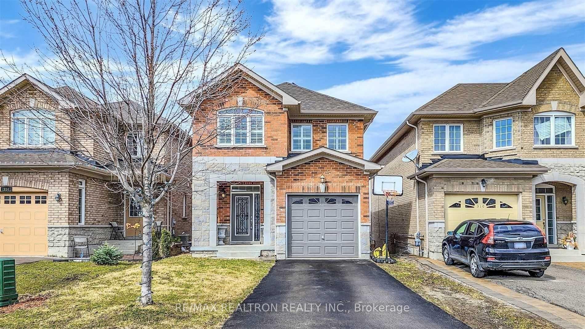 312 Rita's Avenue Newmarket Ontario Canada Rent residential Teresa Vu RE/MAX Realtron Realty, Inc. Brokerage*