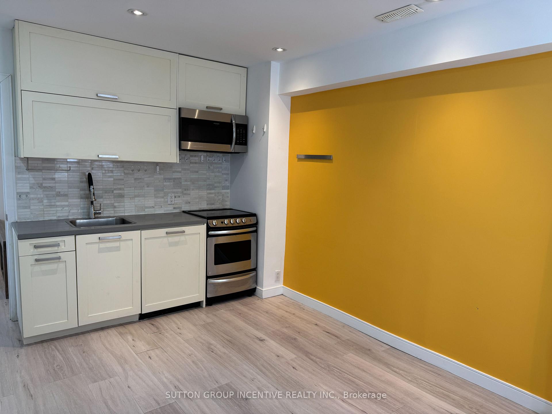 Lower 1 - 233 Ellerslie Avenue Toronto Ontario Canada Rent residential Wanda Hollosi Sutton Group Incentive Realty, Brokerage *