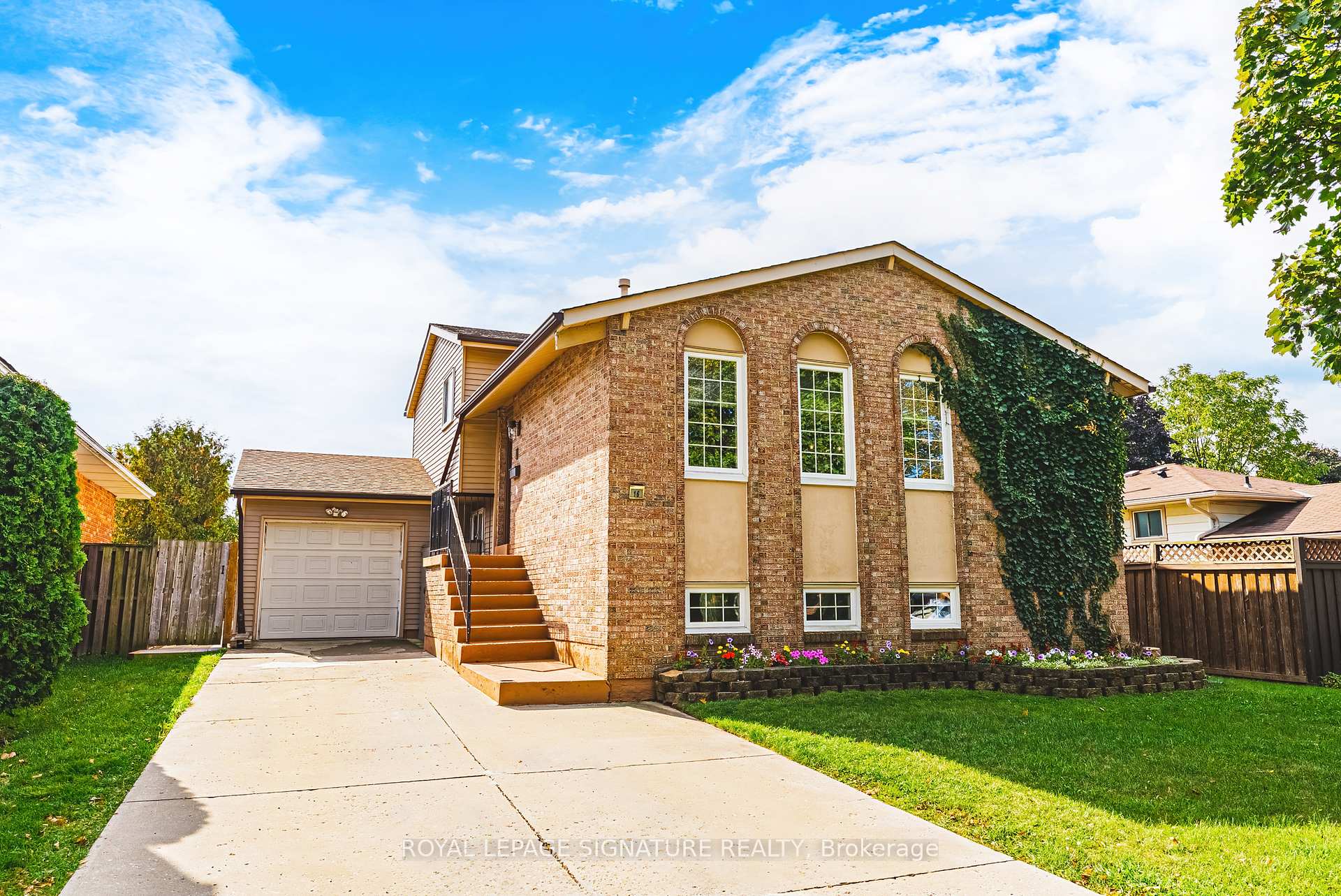 16 Apex Court Hamilton Ontario Canada Sale residential Jasmine Noronha Royal LePage Signature Realty, Brokerage