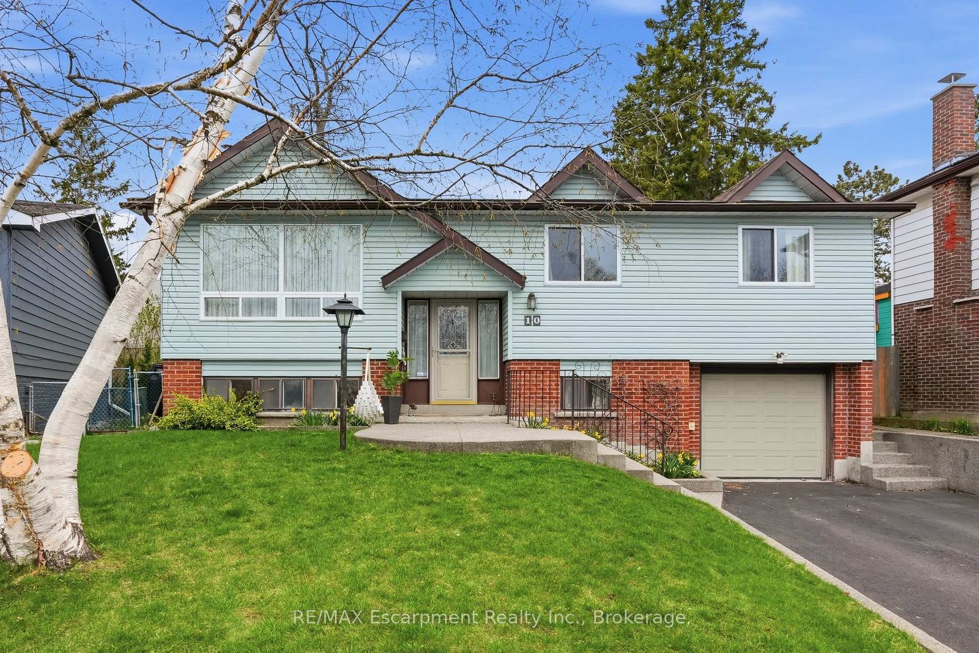 10 Farmingdale Crescent Barrie Ontario Canada Sale residential Dave Moore RE/MAX Hallmark Chay Realty, Brokerage*