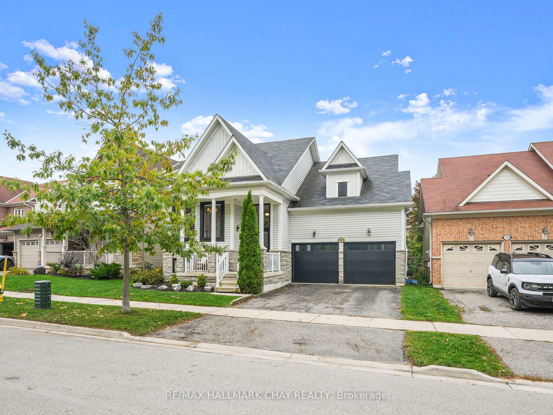 102 Diana Way Barrie Ontario Canada Sale residential Dave Moore RE/MAX Hallmark Chay Realty, Brokerage*