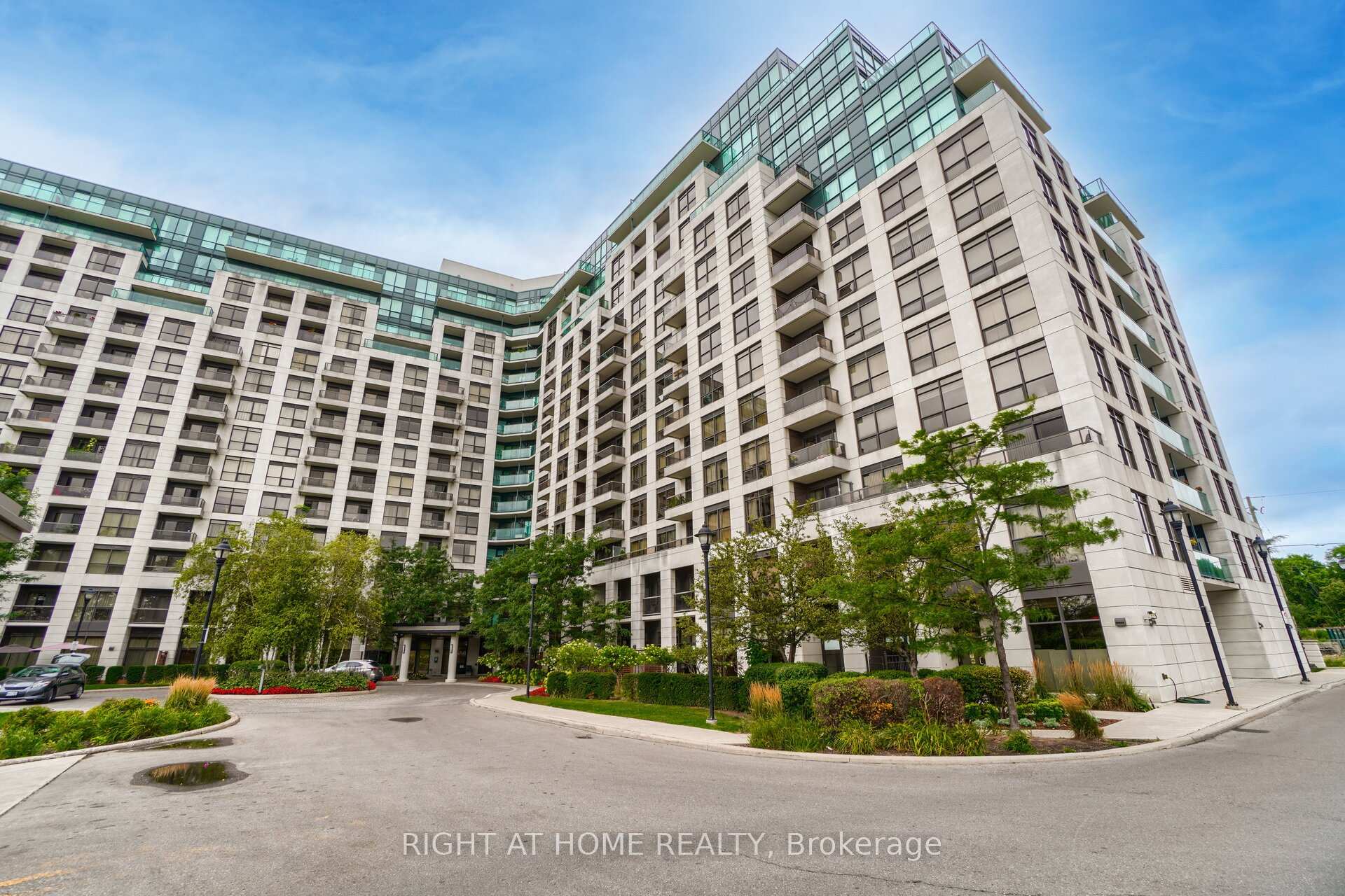 211 - 18 Harding Boulevard Richmond Hill Ontario Canada Rented residential Mike McMahon Right at Home Realty, Brokerage*