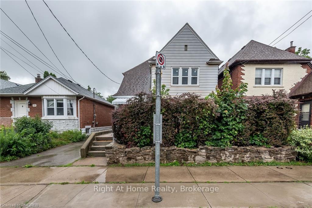 2 Room #1 - 104 LONGWOOD Road S Hamilton Ontario Canada Rent residential Imtiaz Kiani Right at Home Realty, Brokerage*