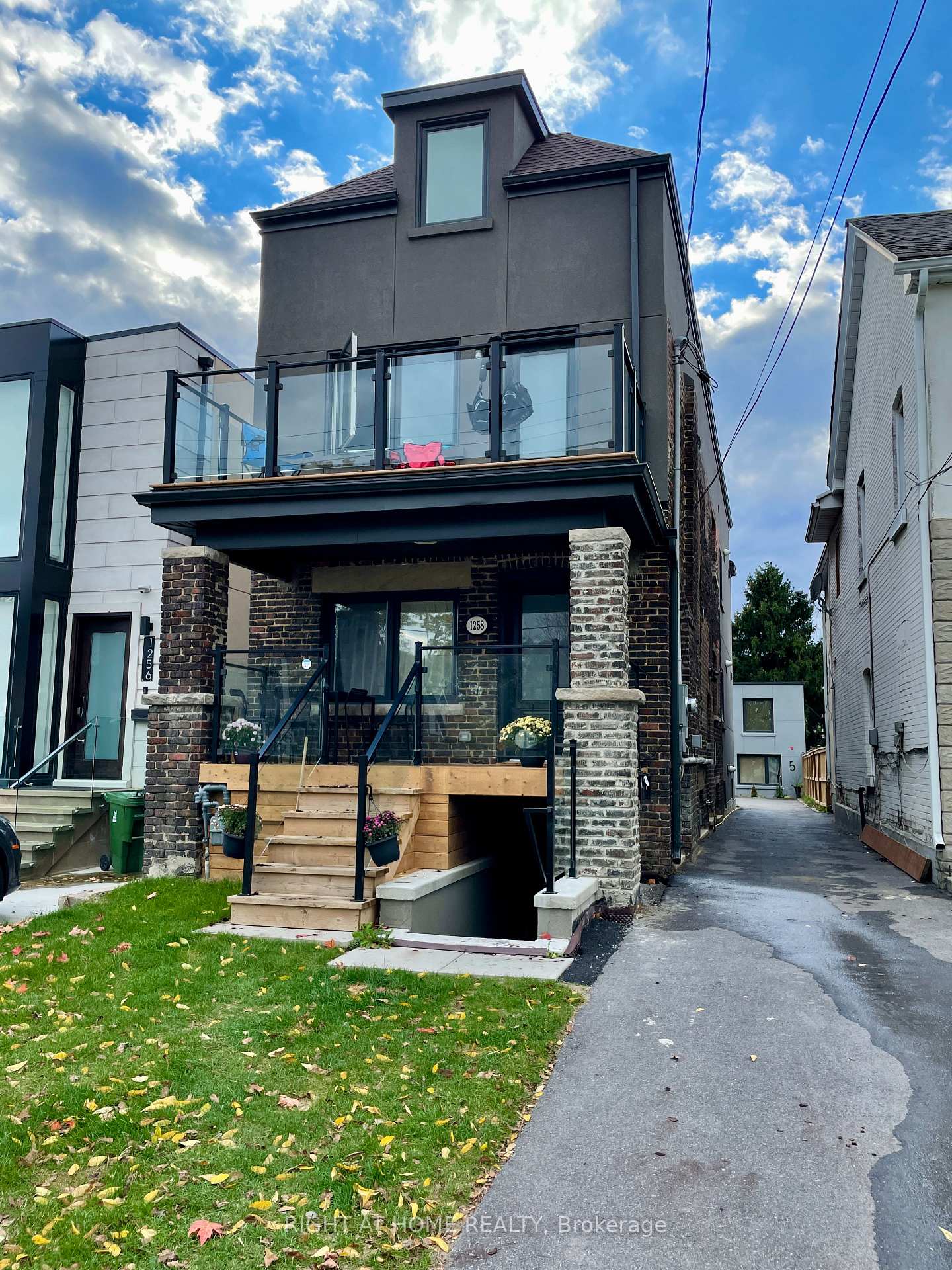 1 - 1258 Broadview Avenue Toronto Ontario Canada Rent residential Aria Shahi Right at Home Realty, Brokerage*
