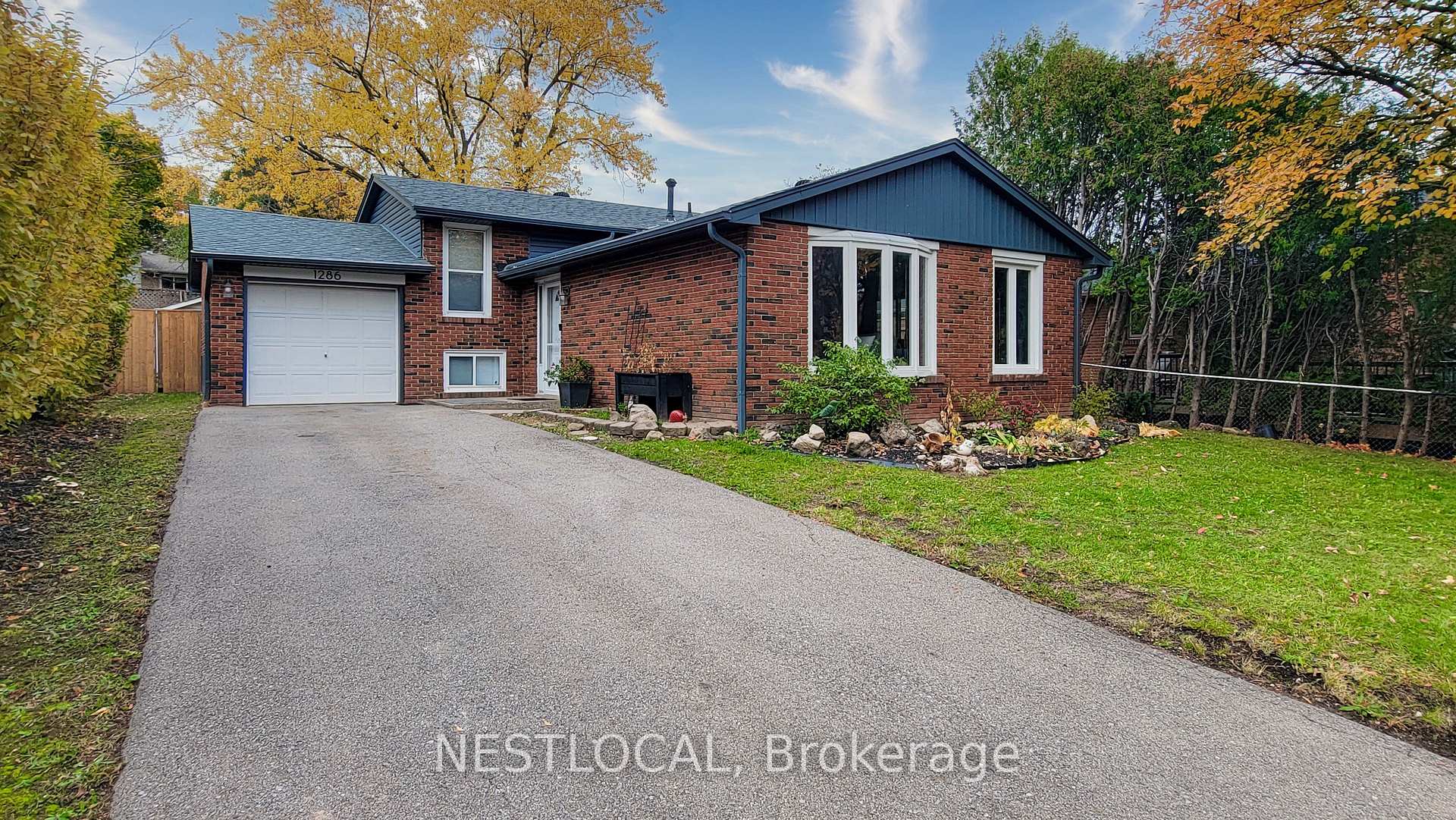 1286 Landfair Crescent Oakville Ontario Canada Sale residential Jasmine Noronha Royal LePage Signature Realty, Brokerage