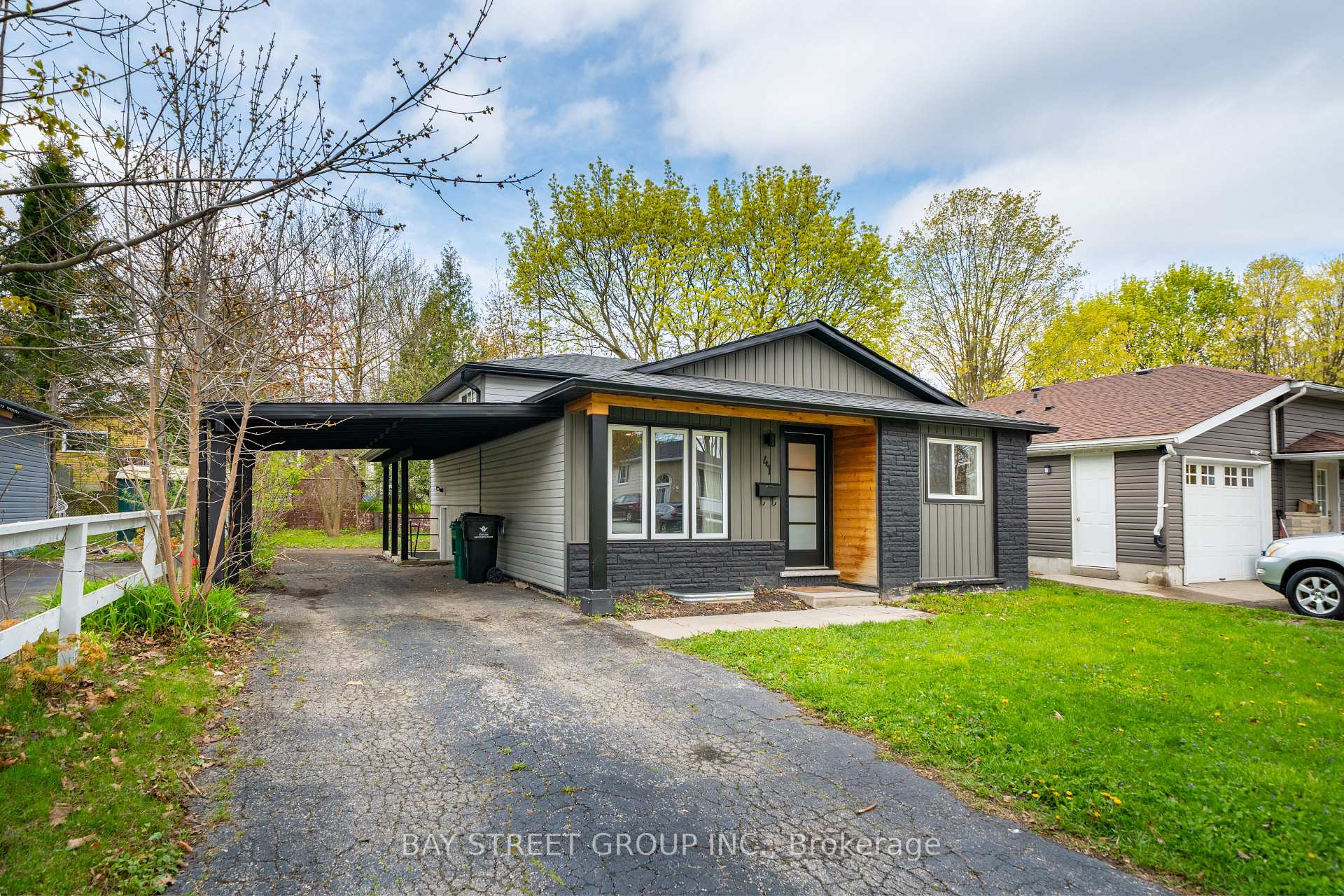 41 Helene Crescent Waterloo Ontario Canada Sale residential Eva Munch RE/MAX Twin City Realty Inc., Brokerage*