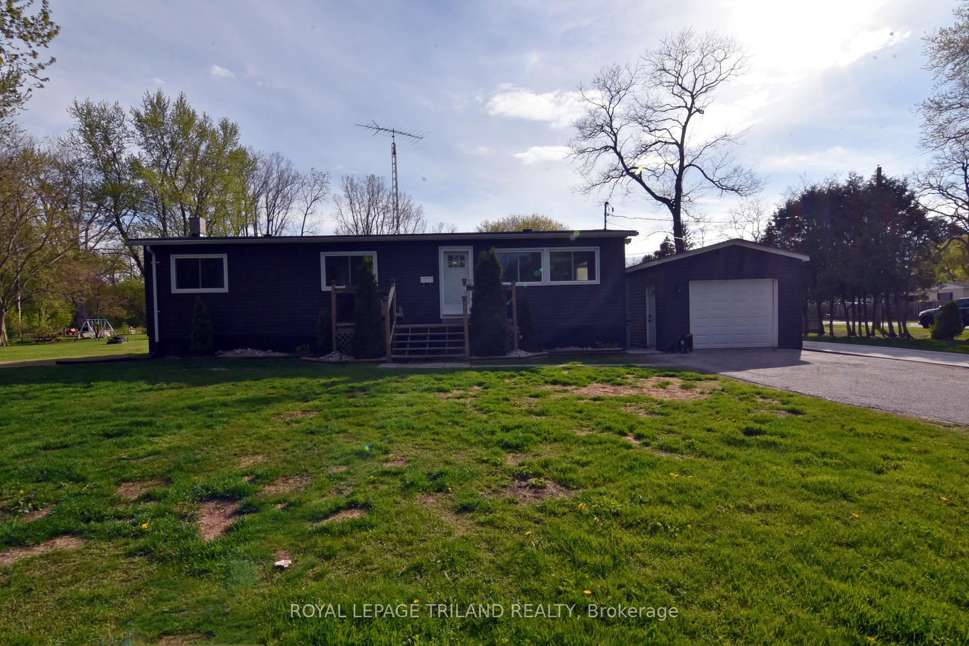 9967 Eric Street Lambton Shores Ontario Canada Sale residential Linda Miller RE/MAX PRIME PROPERTIES UNIQUE GROUP, BROKERAGE