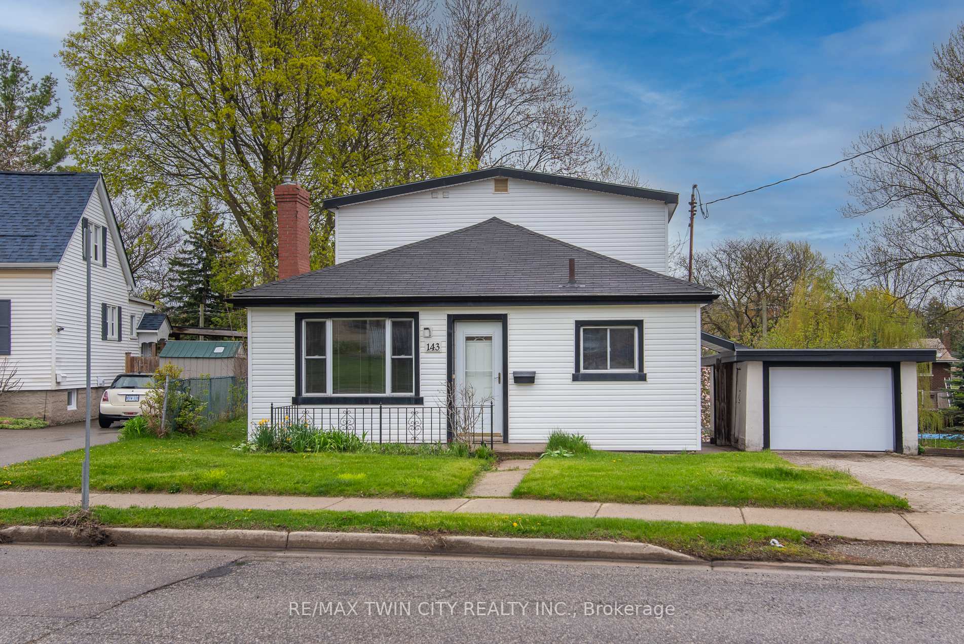 143 Bridgeport Road E Waterloo Ontario Canada Sale residential Nene Akintan Right at Home Realty, Brokerage*