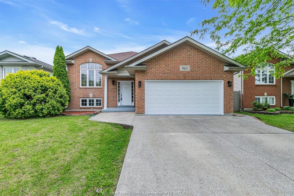 965 BANWELL  Windsor Ontario Canada Sale residential   HomeLife Gold Star Realty Inc., Brokerage