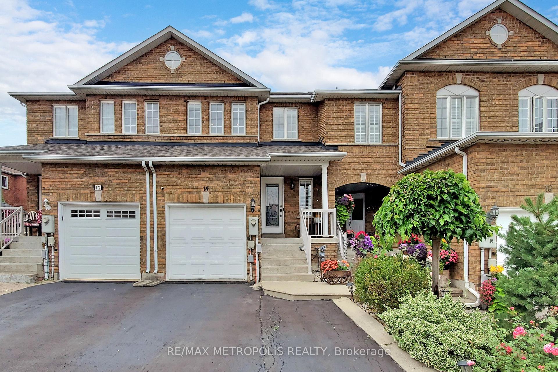 14 Piazza Crescent Vaughan Ontario Canada Rent residential Dushan Nithiyanantham RE/MAX Metropolis Realty Brokerage*