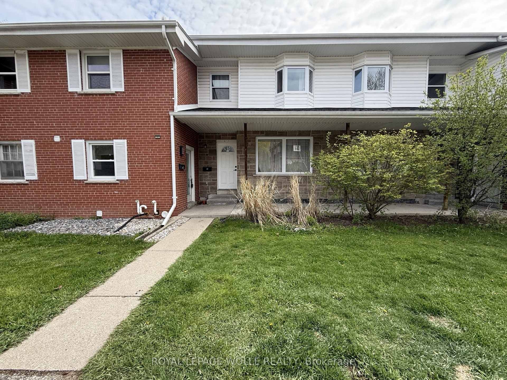284 Westcourt Place Waterloo Ontario Canada Sale residential NICOLE POHL RE/MAX Twin City Realty Inc., Brokerage*