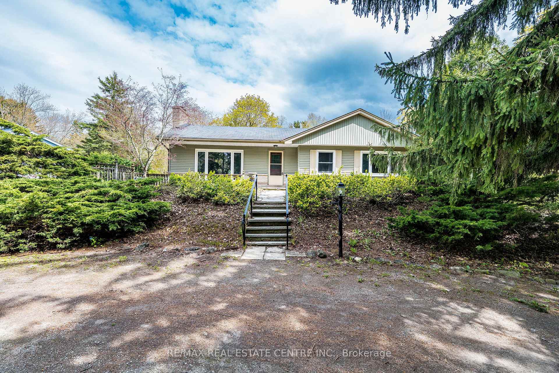 1368 2 Side Road Burlington Ontario Canada Sale residential Naveen Dua RE/MAX Real Estate Centre Inc., Brokerage *
