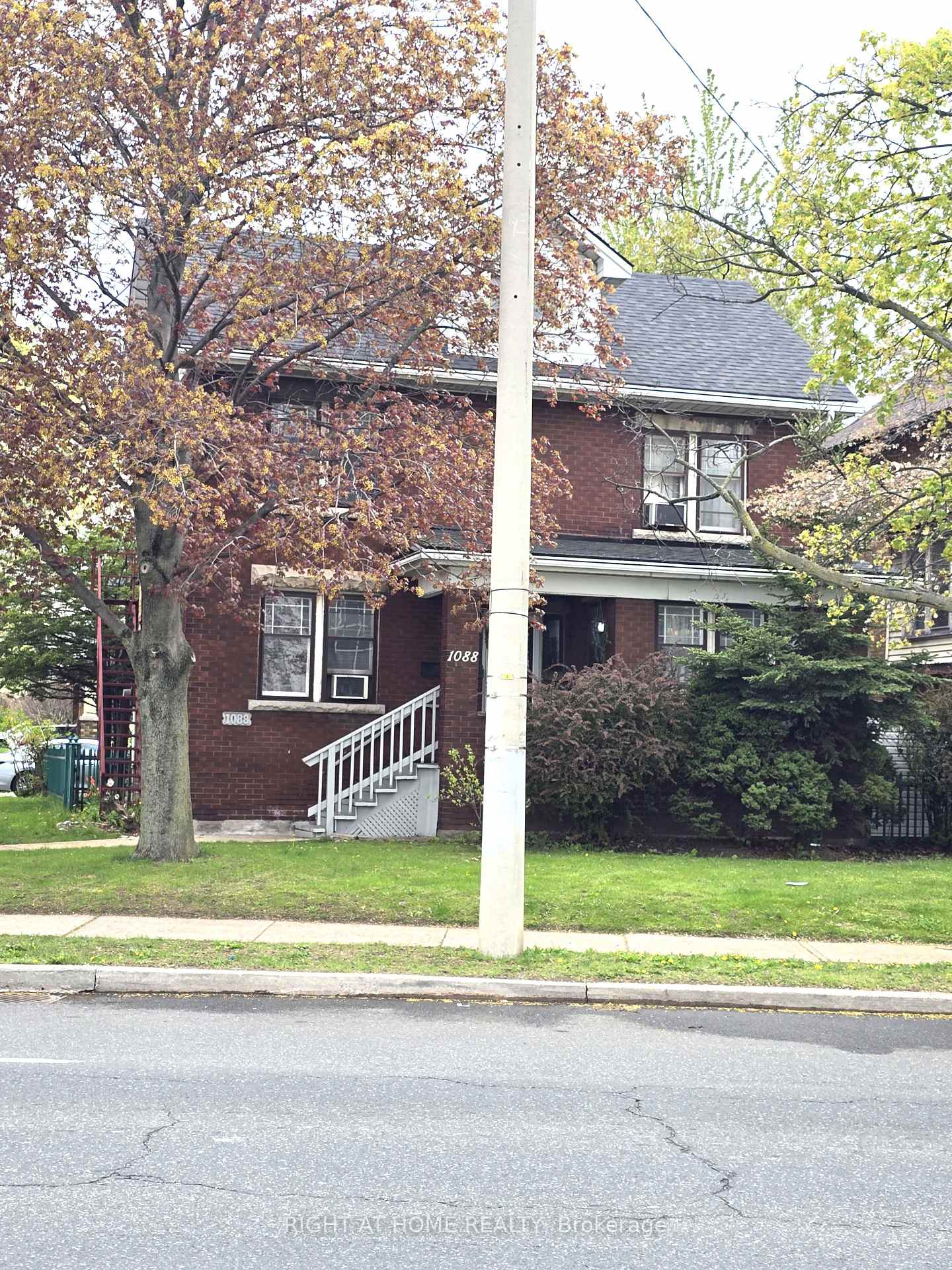 1088 King Street E Hamilton Ontario Canada Sale residential Lee Grandchamp Ermir Kape Right at Home Realty, Brokerage*