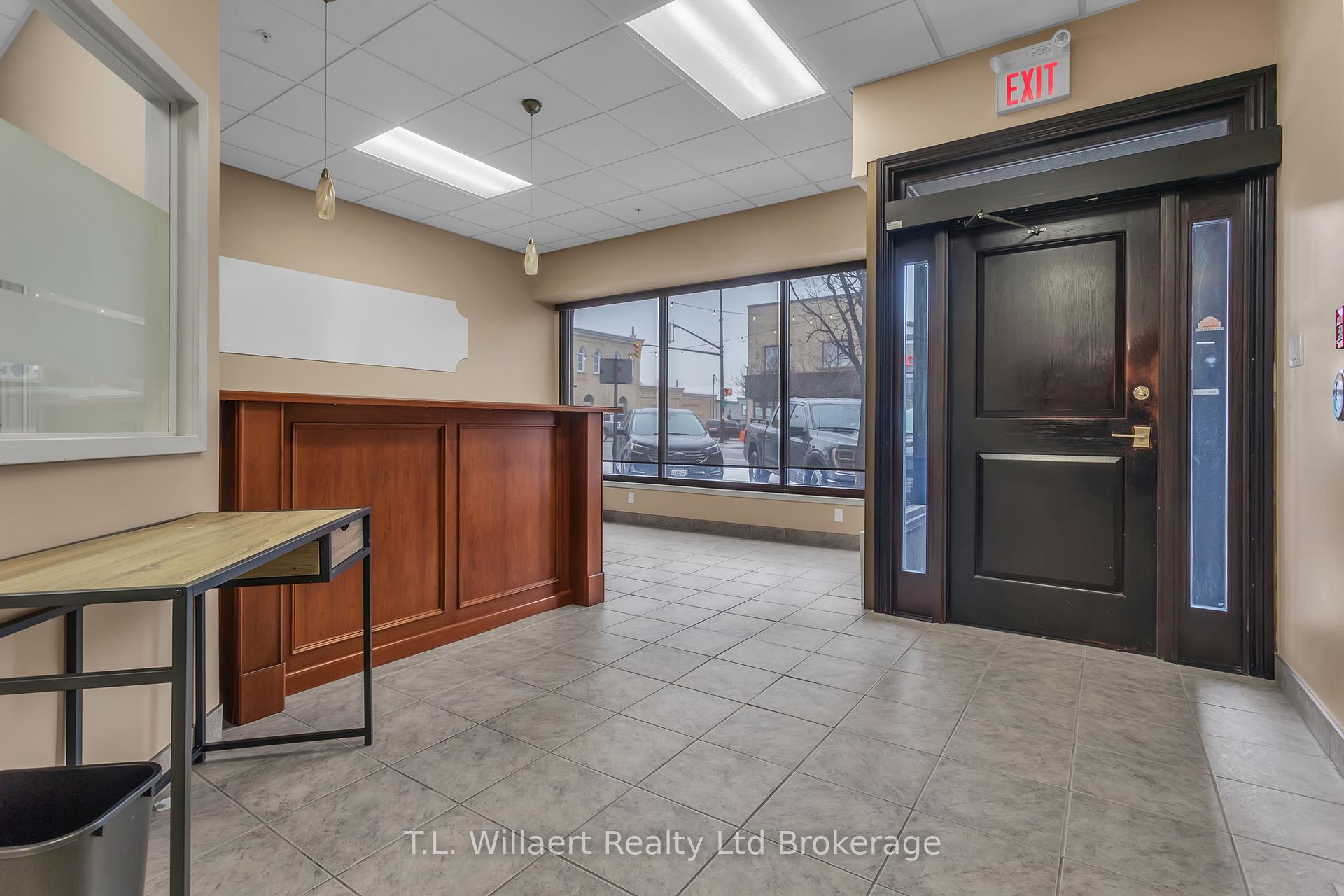 107 Broadway Street Tillsonburg Ontario Canada Lease commercial T.L. WILLAERT REALTY LTD. BROKERAGE*