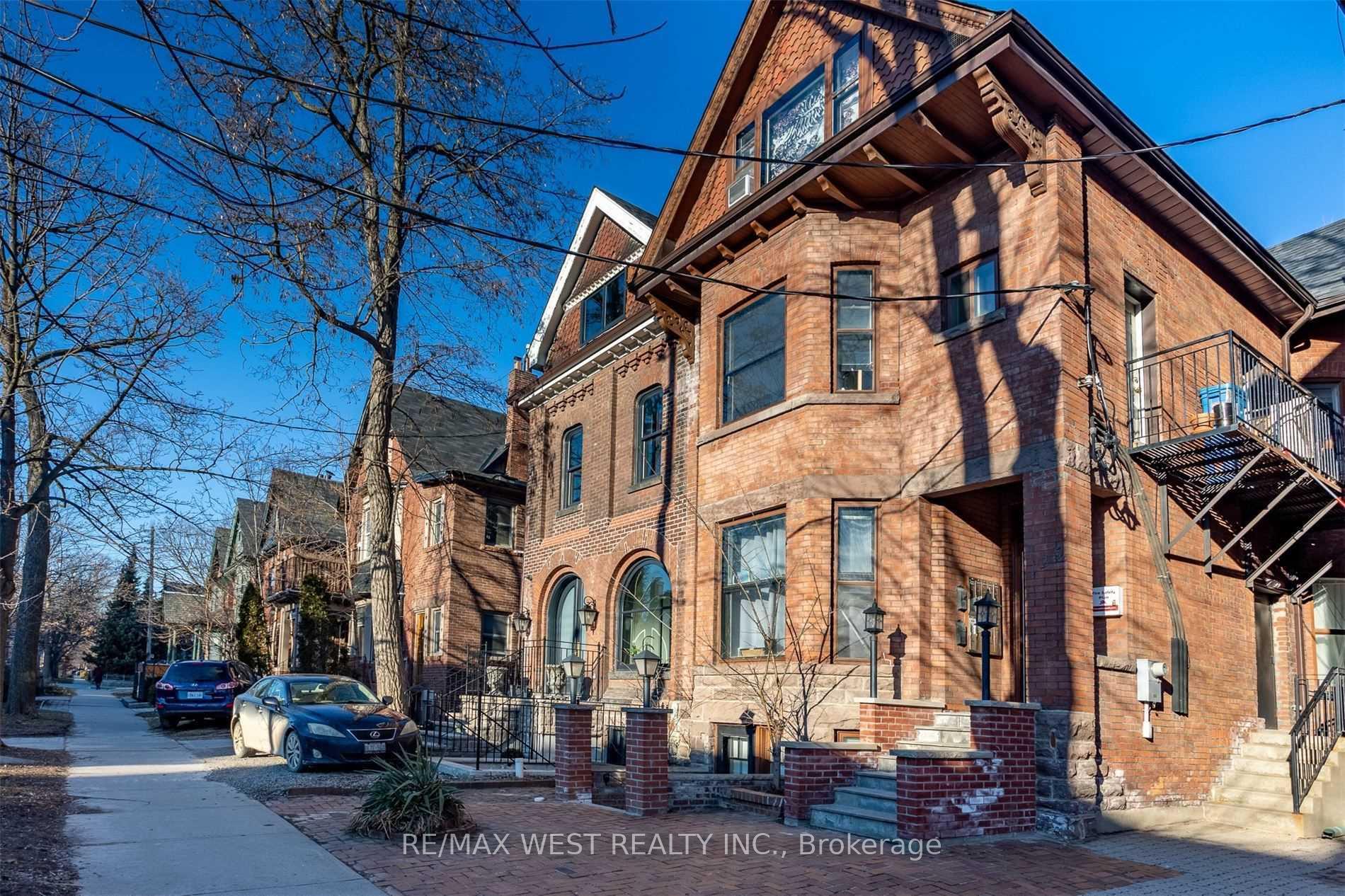 125 Madison Avenue Toronto Ontario Canada Sale commercial Lee Dias RE/MAX West Realty Inc., Brokerage *