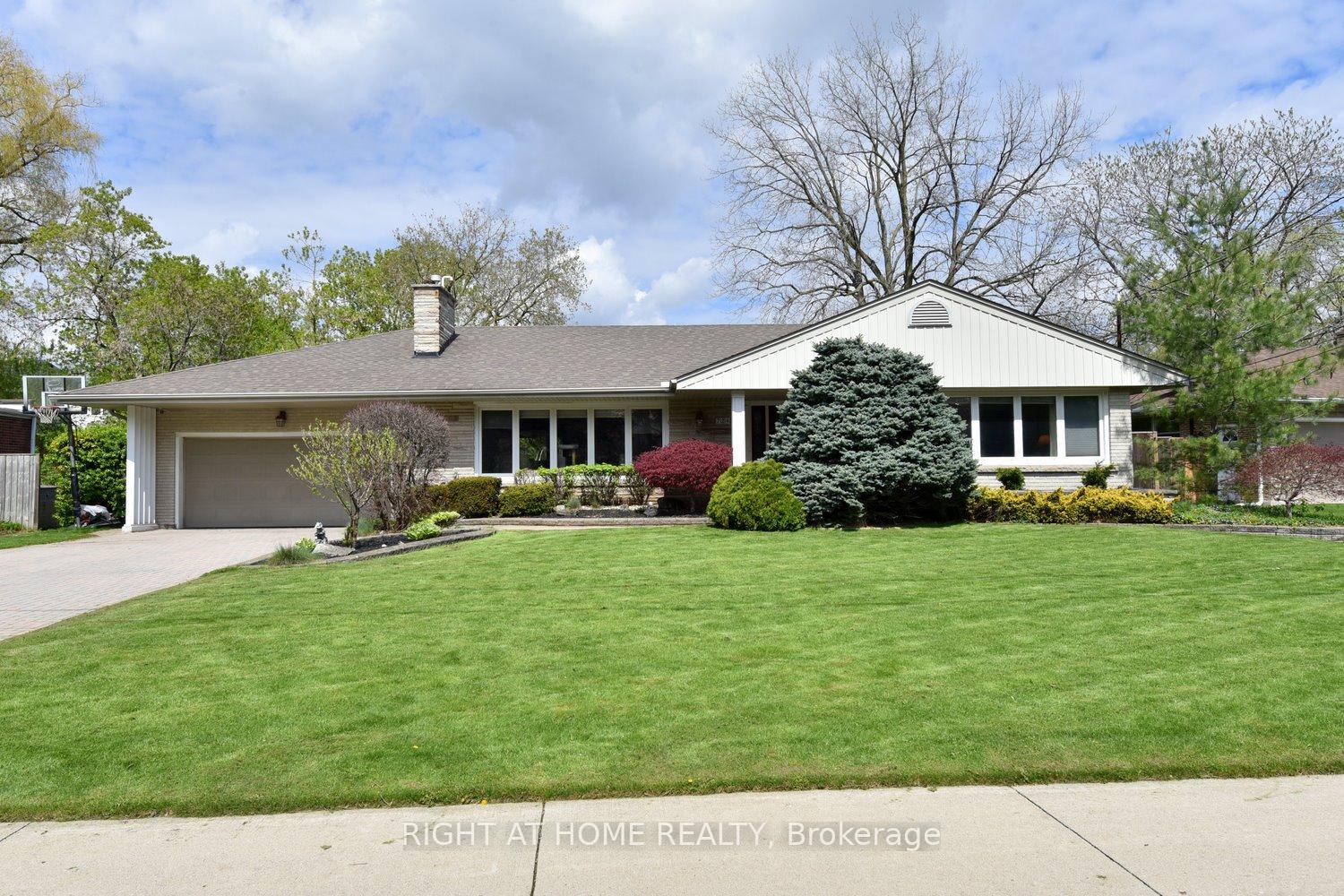 724 Courtland Place Burlington Ontario Canada Sale residential Ammar Kailani Right at Home Realty, Brokerage*