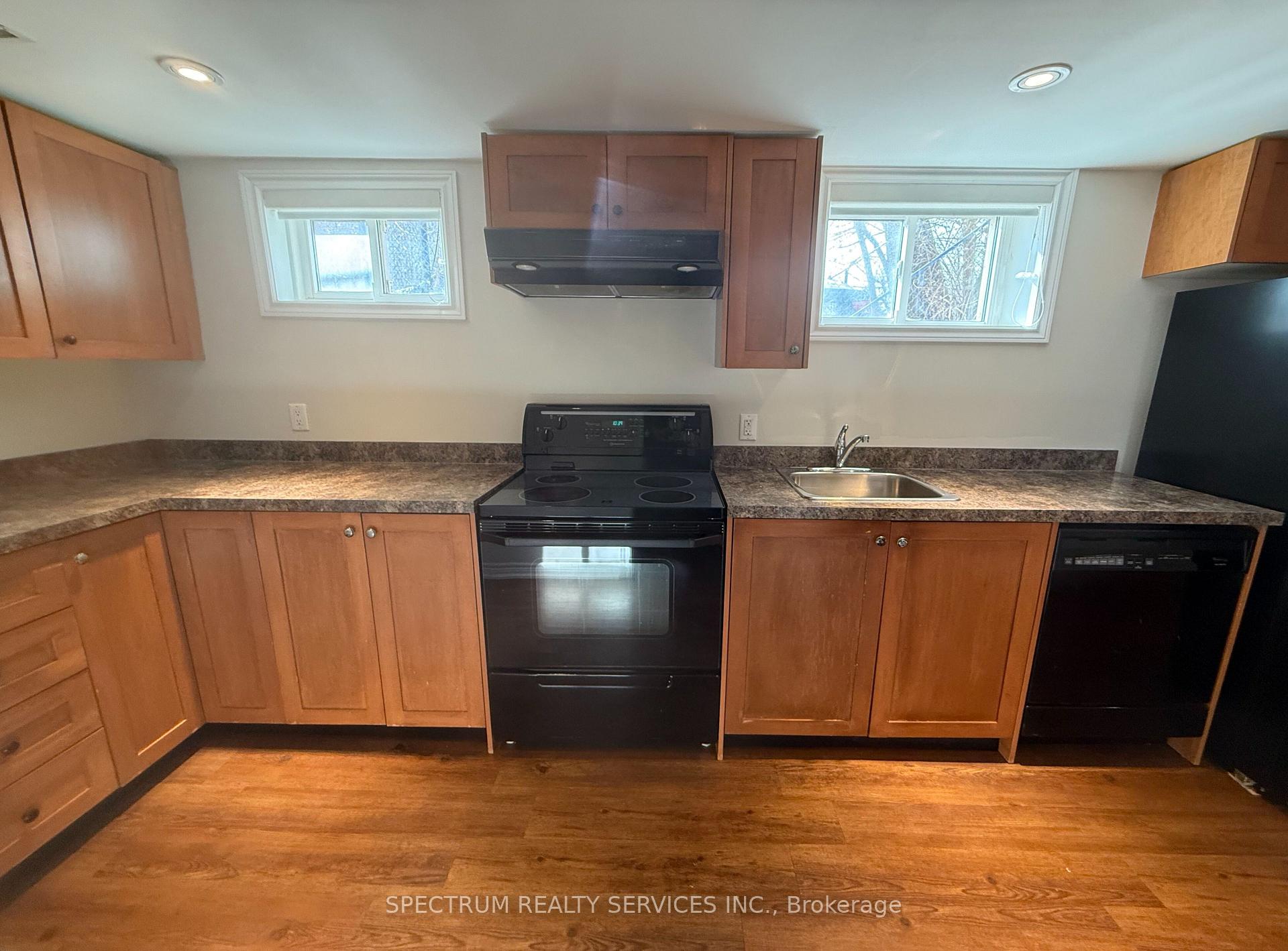 Lower - 1002 Weston Road Toronto Ontario Canada Rent residential Lazlo Vavrovics Spectrum Realty Services Inc., Brokerage *