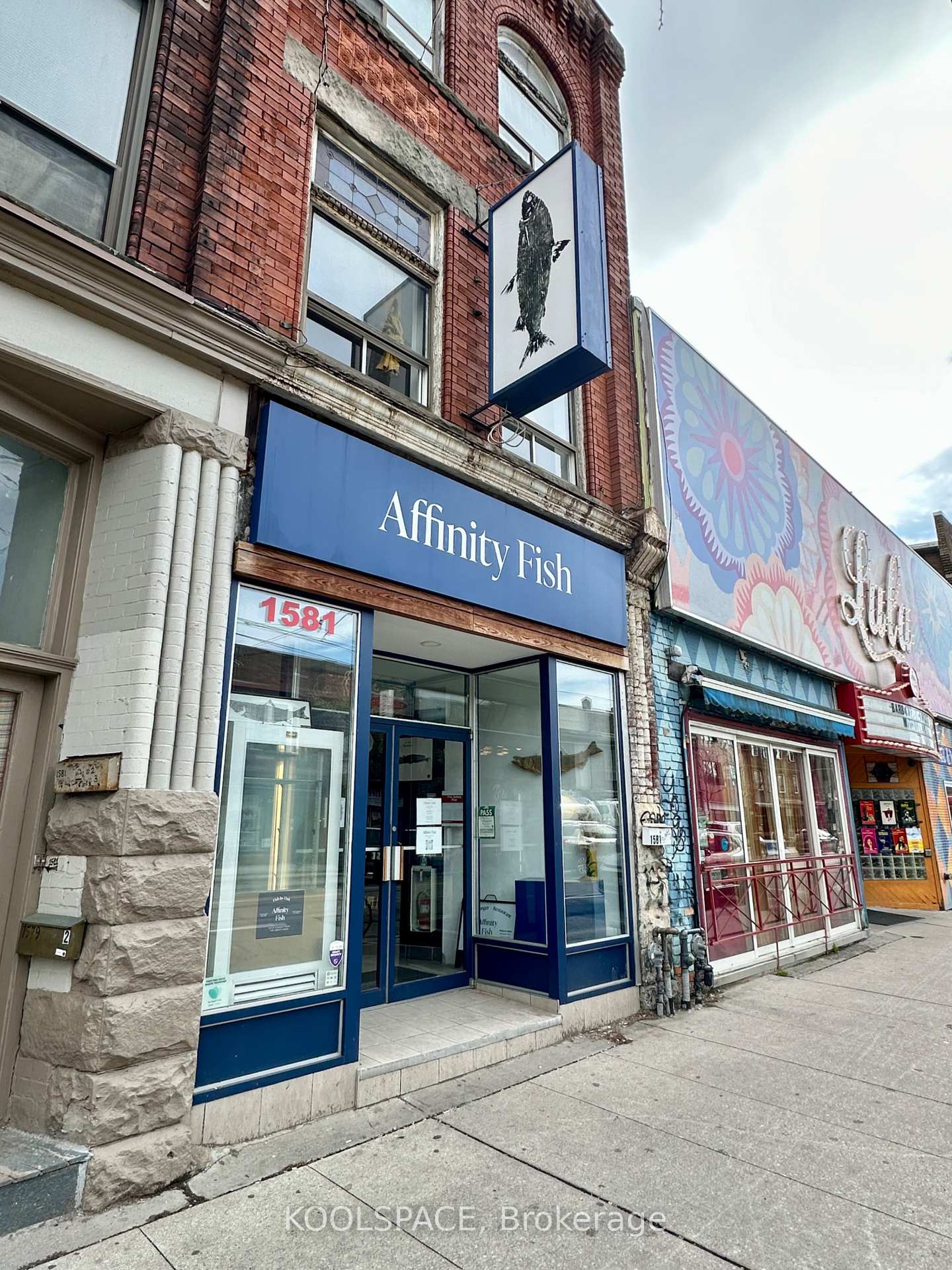 1581 Dundas Street W Toronto Ontario Canada Sale commercial Allan Todd RE/MAX Real Estate Centre Inc., Brokerage*