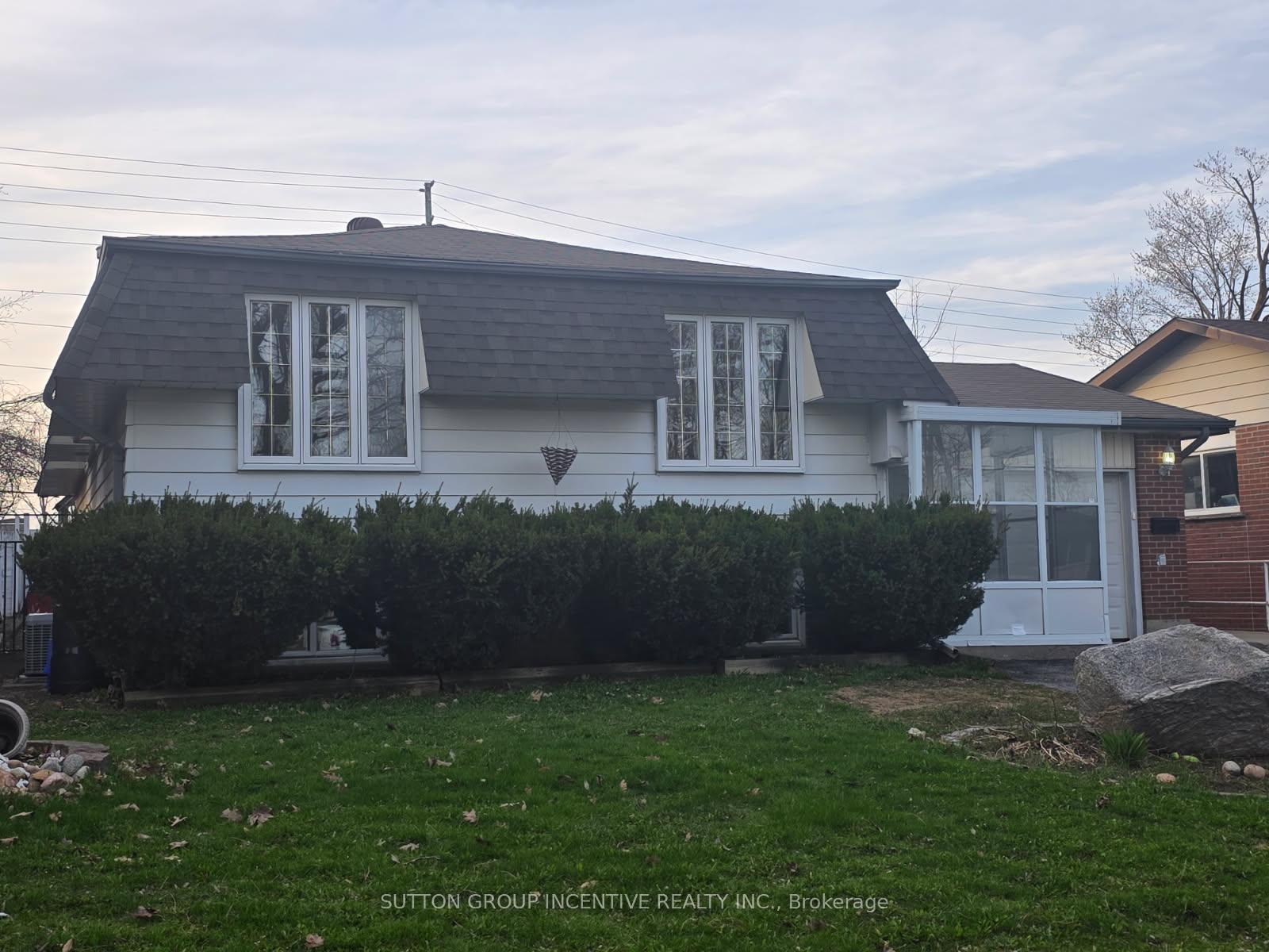 50 Farmingdale Crescent Barrie Ontario Canada Sale residential Wanda Hollosi Sutton Group Incentive Realty, Brokerage *