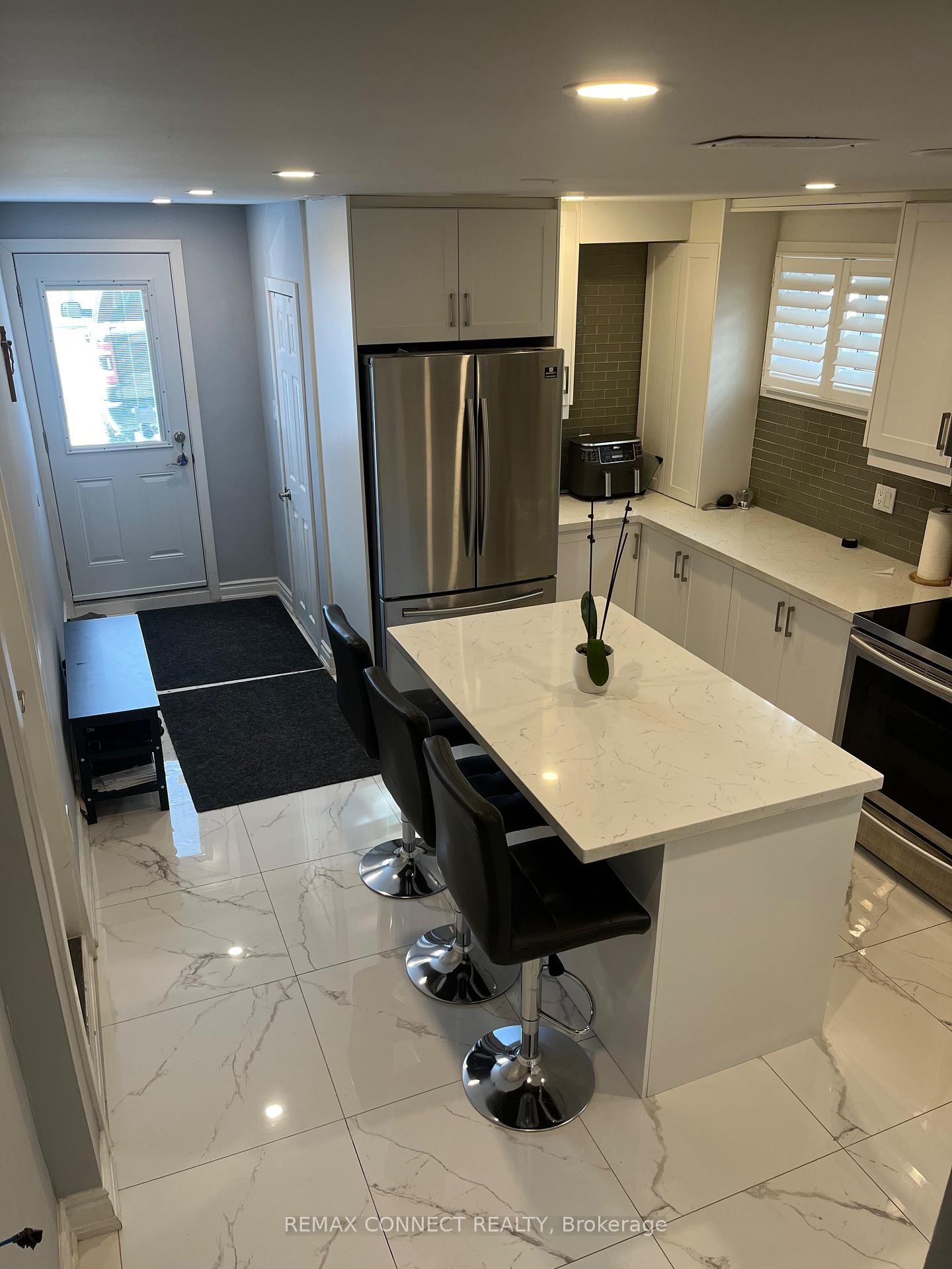 1 - 685 Westshore Boulevard S Pickering Ontario Canada Rent residential Steven Ferreira Re/Max Connect Realty
