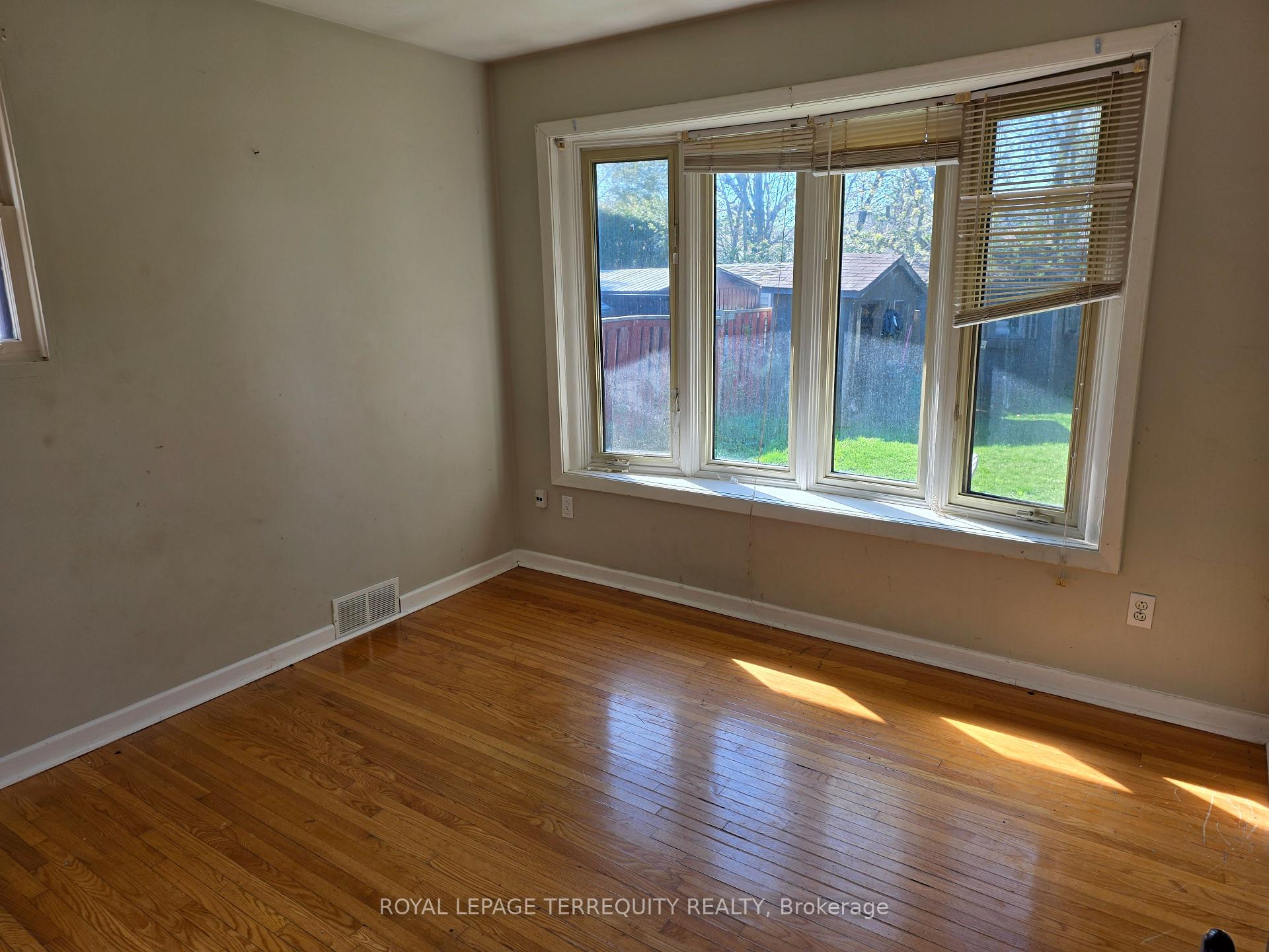 Main - 319 Hillcroft Street Oshawa Ontario Canada Rent residential Rich Weisz Royal LePage Terrequity Realty, Brokerage*