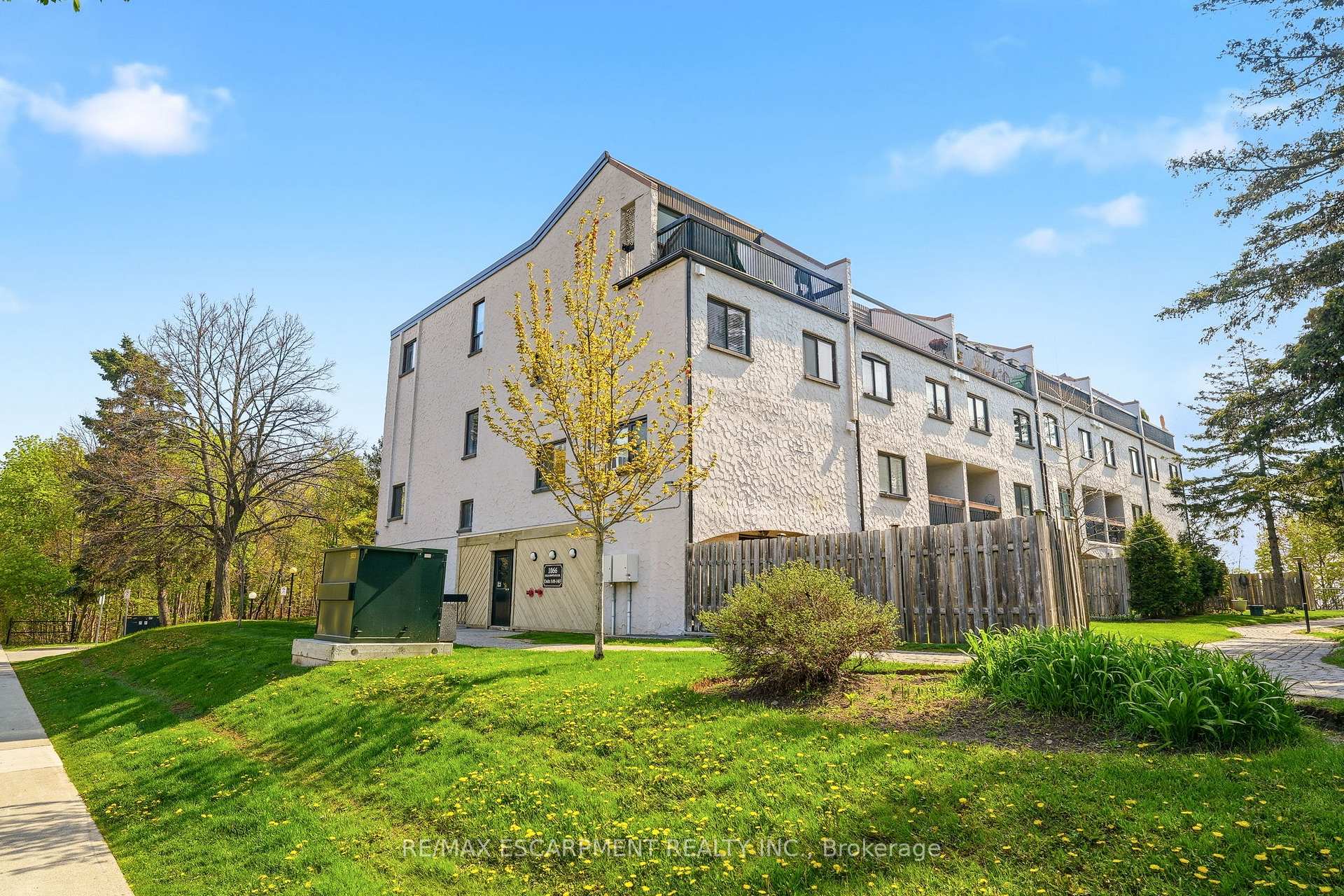 154 - 1066 Falgarwood Drive Oakville Ontario Canada Sale residential Allan Todd RE/MAX Real Estate Centre Inc., Brokerage*