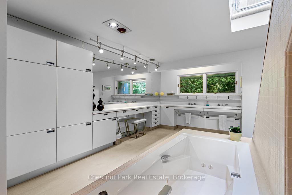 5 Bedroom Single Family Home/House's Image 22