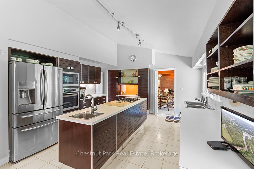 5 Bedroom Single Family Home/House's Image 13
