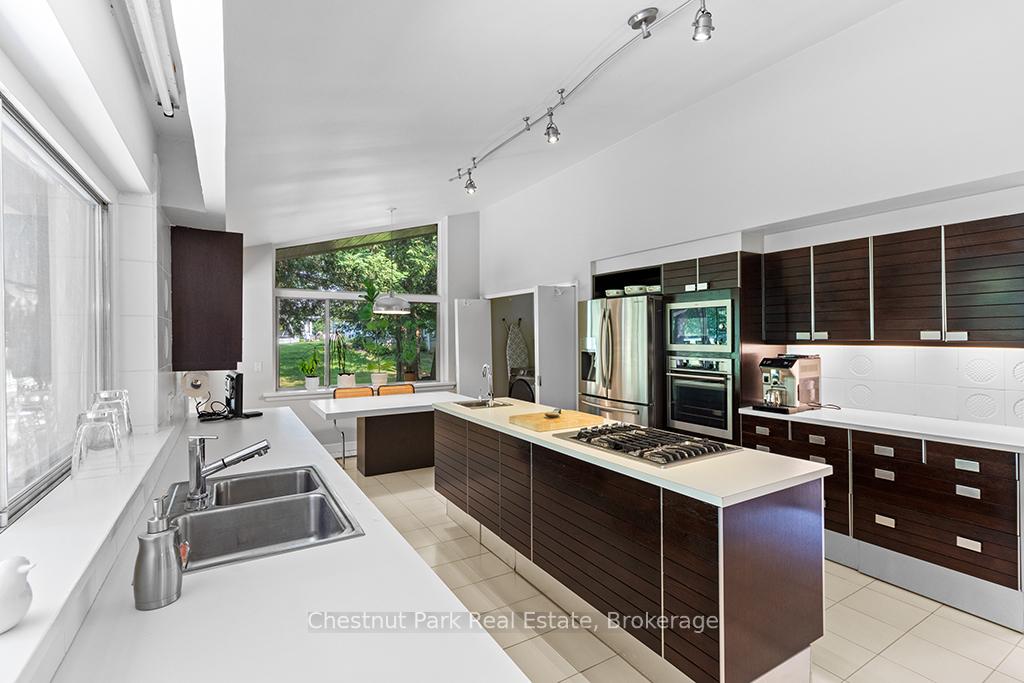 5 Bedroom Single Family Home/House's Image 10